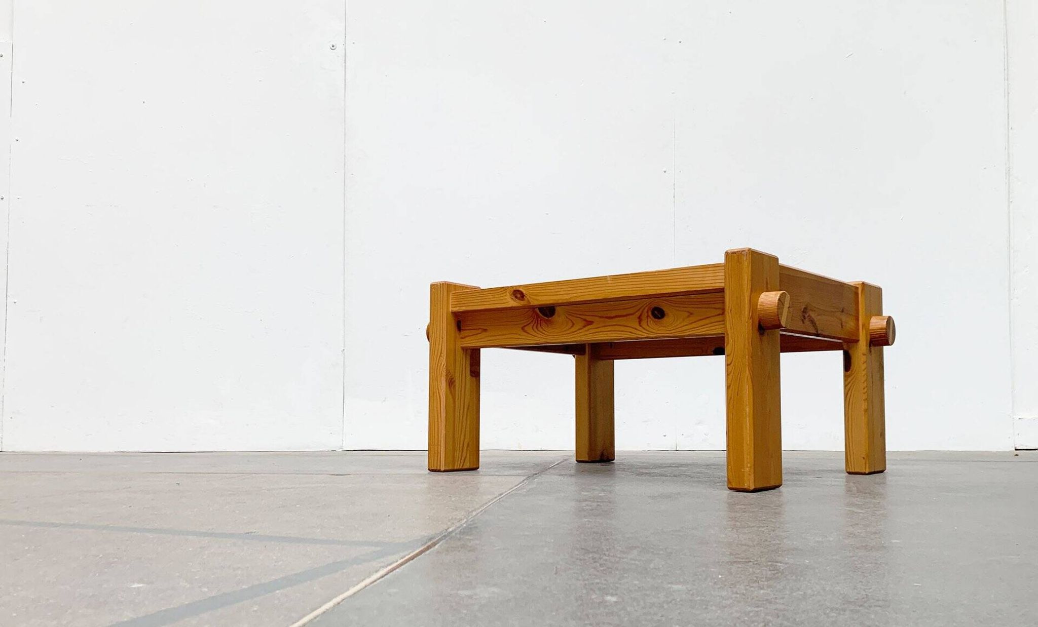Vintage Scandinavian brutalist coffee table in Swedish pine by Yngve Ekström for Swedese, 1970s.