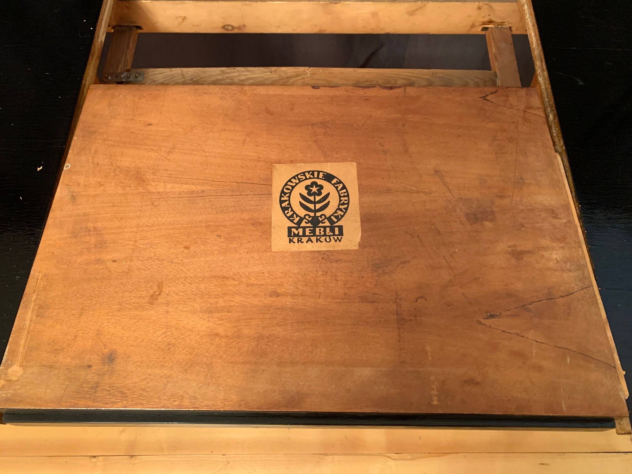 Type 1326 table designed by Stanisław Lejkowskie and Wacław Leśniewski, Poland, 1962