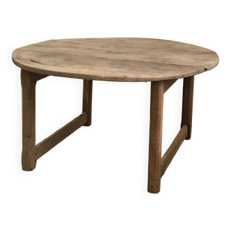 Round coffee table