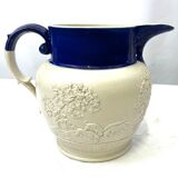 Pichet blanc bleu motif chevaux chien style Wedgwood