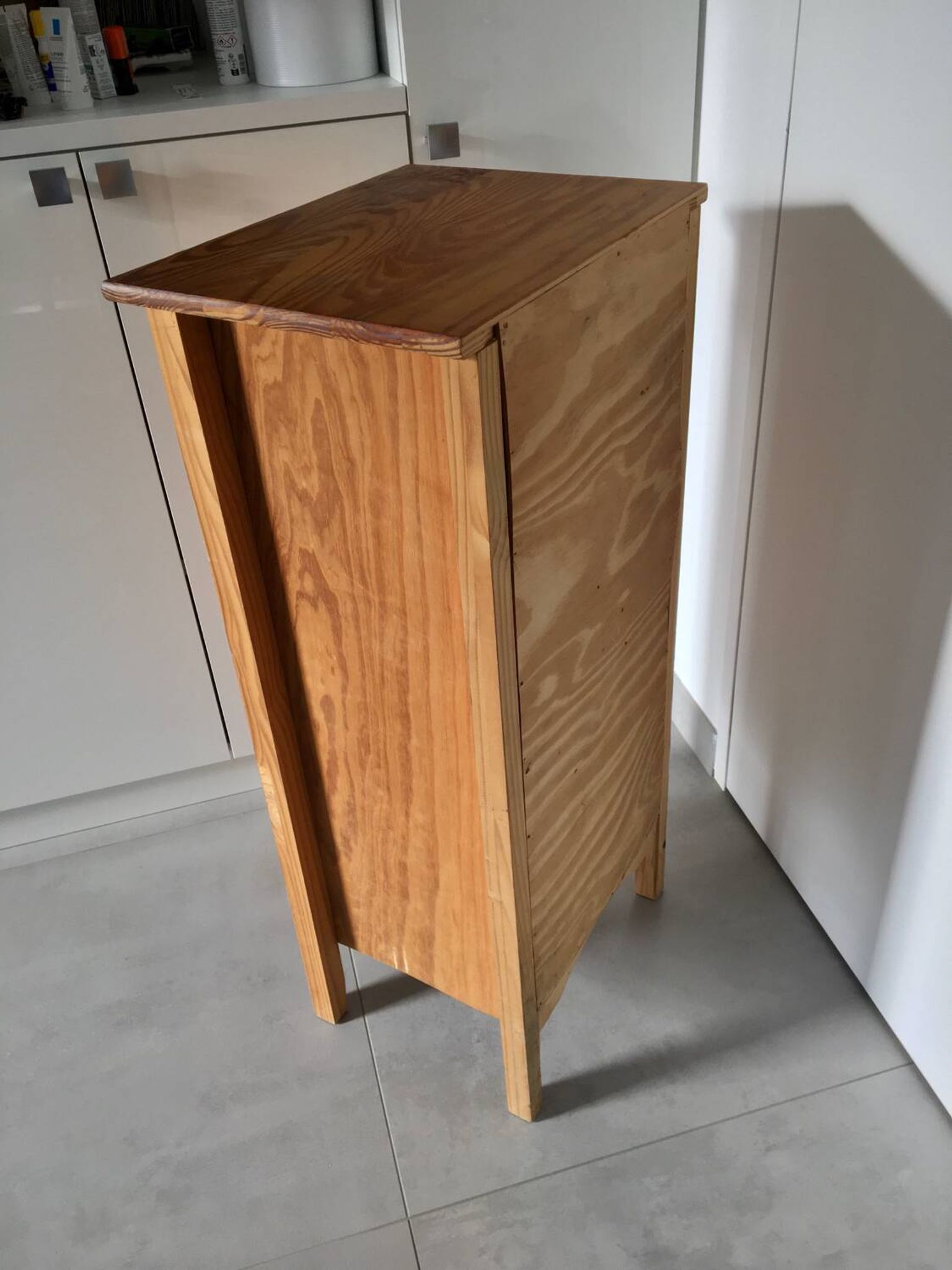 Paire de  chiffoniers 5 tiroirs en pin  . années 80