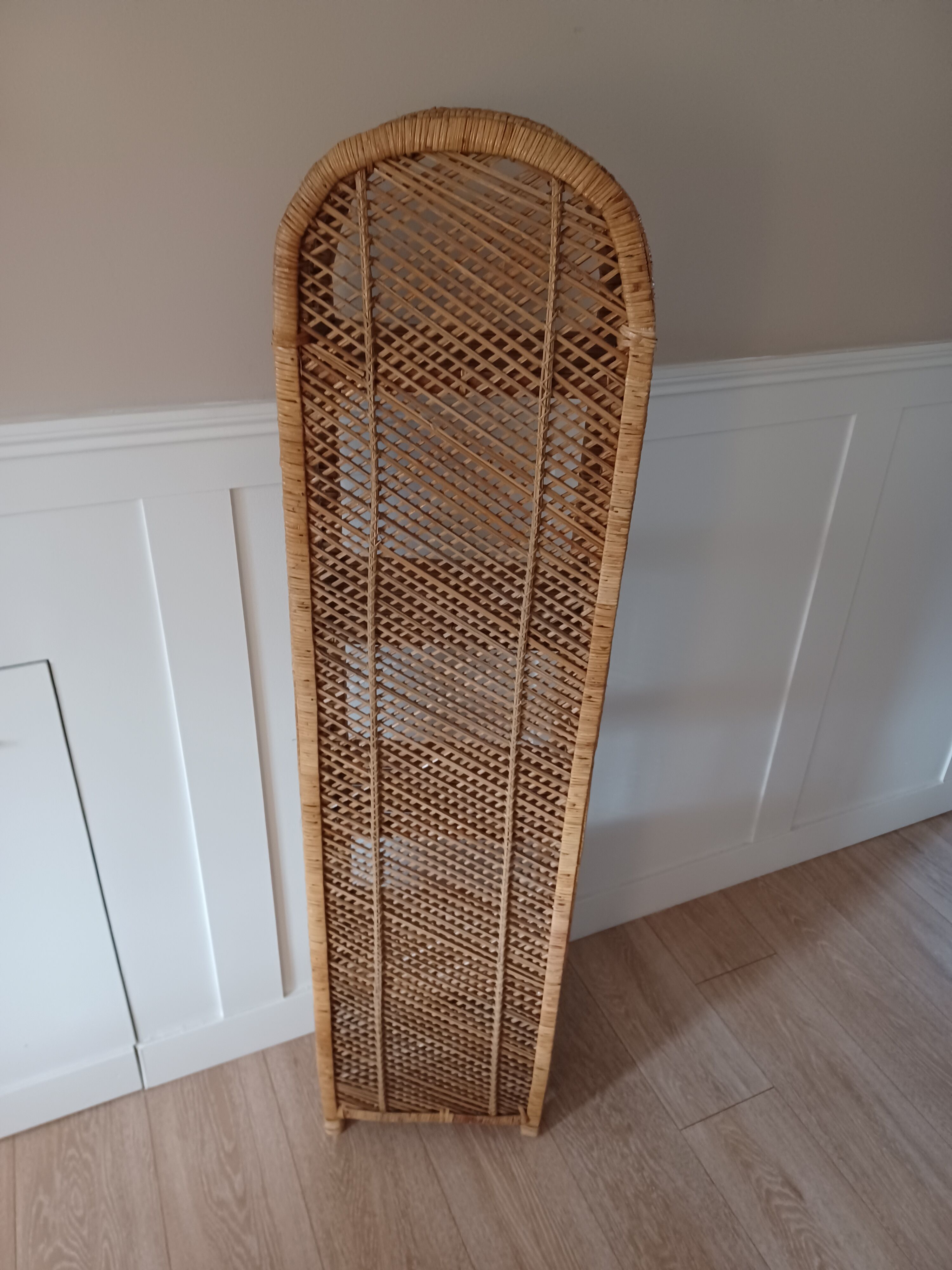 Rattan shelf vintage peacock style