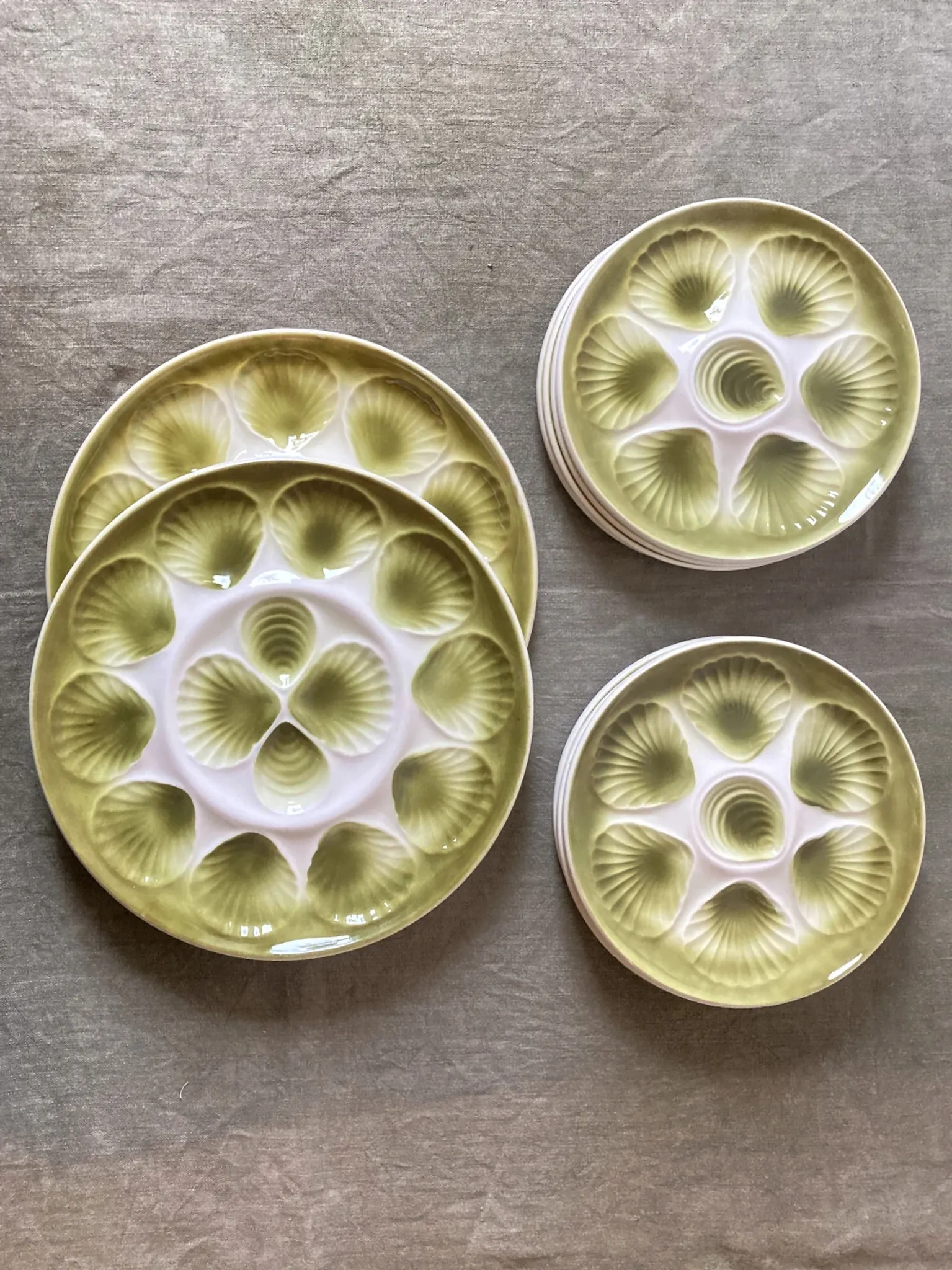 Oyster service Moulin des Loups – 8 plates and 2 dishes, 1970s