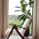 Fauteuil en tissu bouclette blanc et bois, milieu XXème