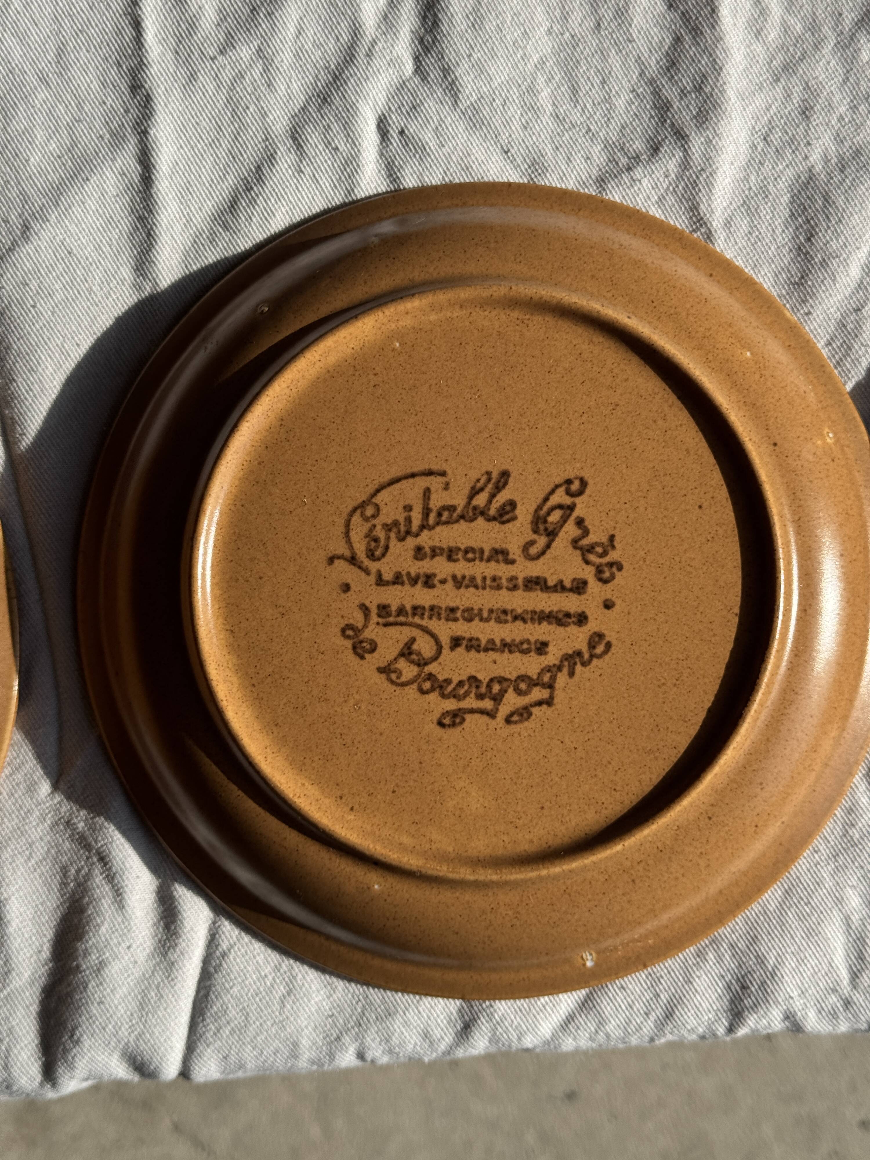 Set of 11 small dessert plates in brown-striped stoneware from Sarreguemines.