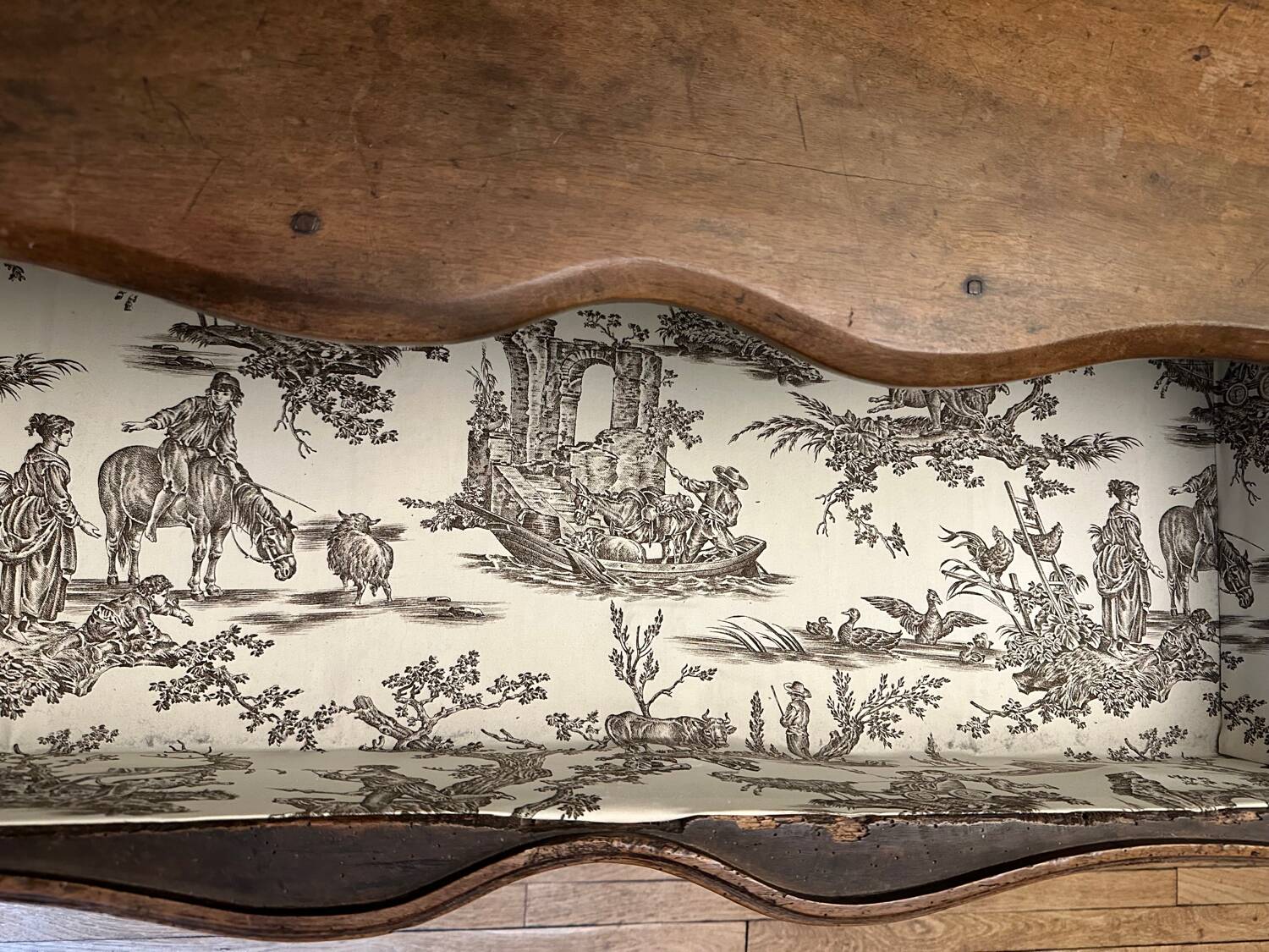18th century walnut chest of drawers