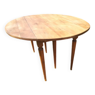 Table ovale  en noyer 6 pieds fuseaux