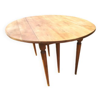 Oval walnut table with 6 spindle legs