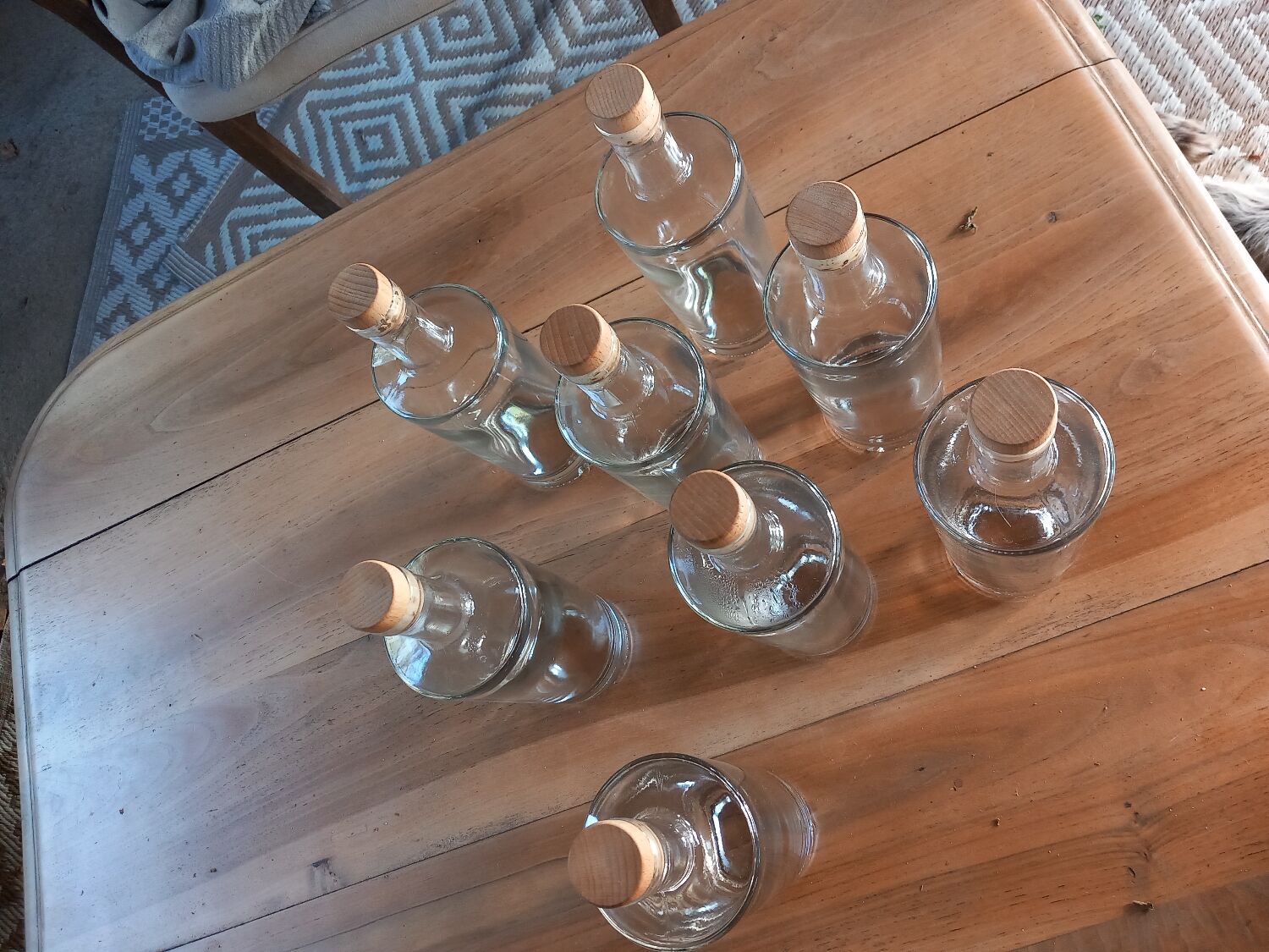 Set of 8 glass bottles with corks