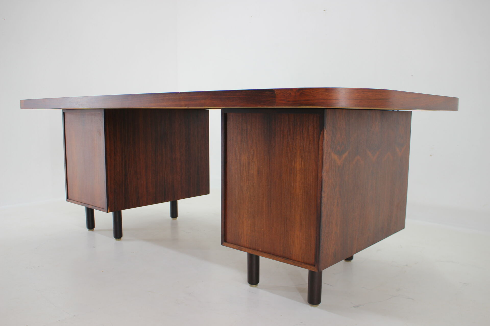 1960s Large exclusive free standing palisander desk