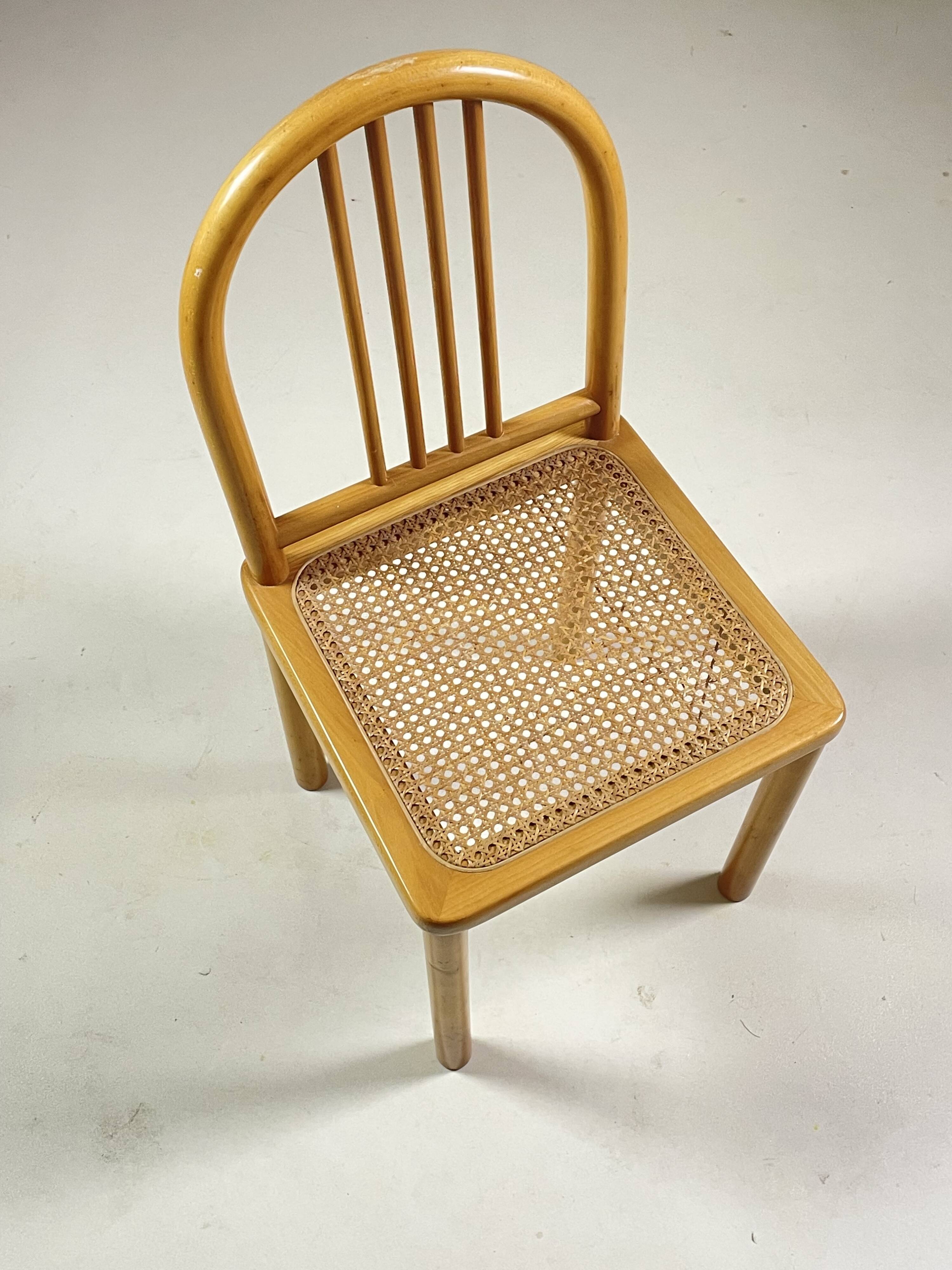Chaise vintage en bois et cannage