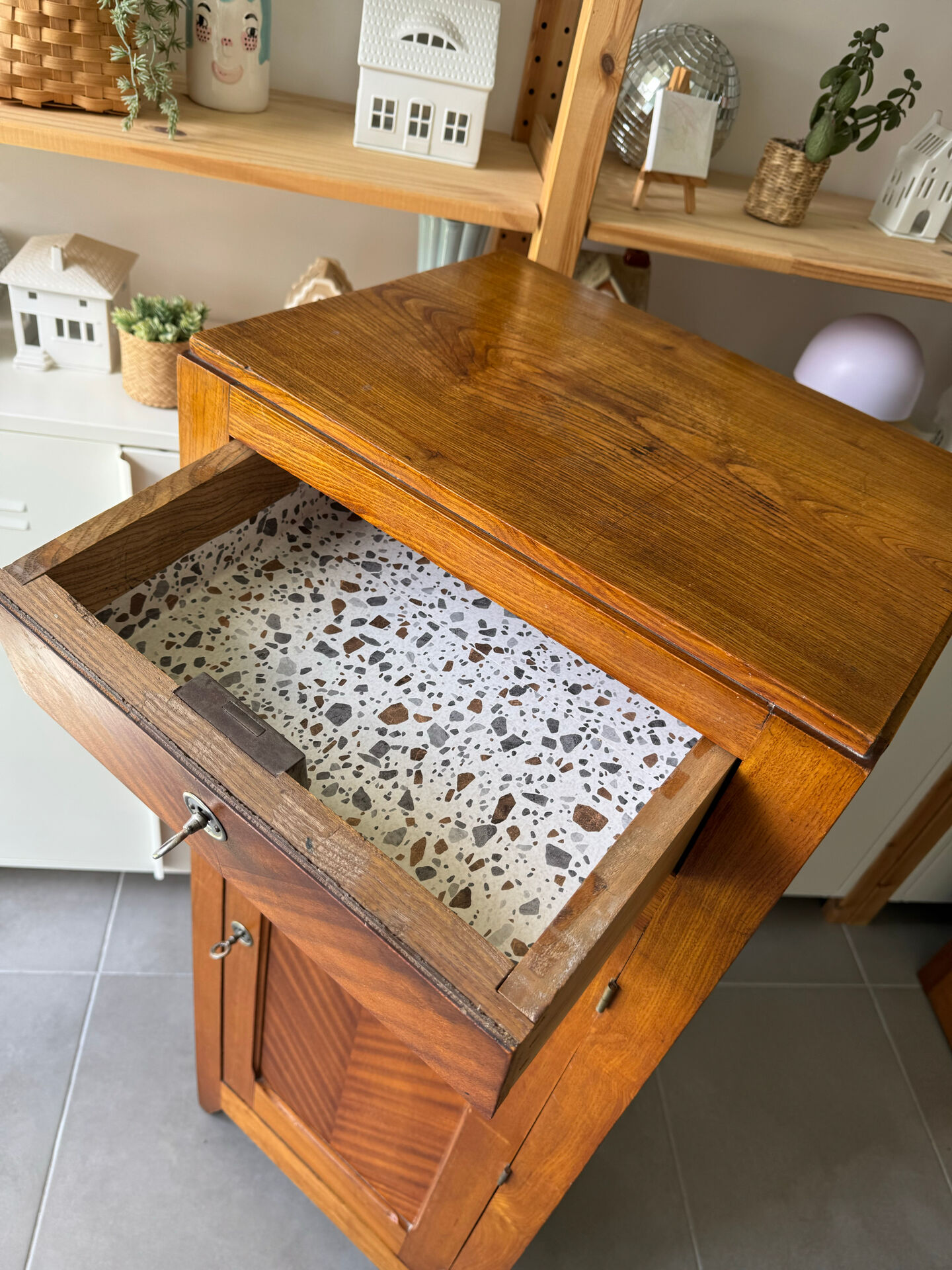 Meuble de rangement en bois vintage - placard de bureau