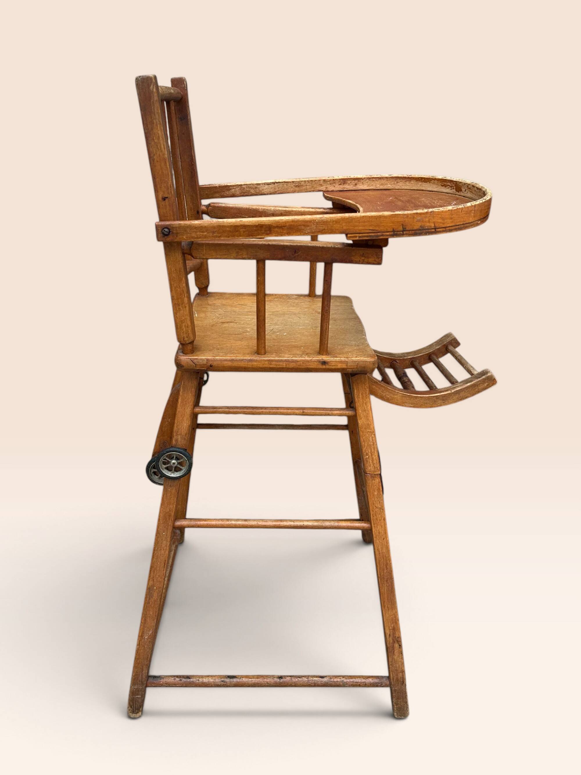 Chaise haute pour enfant en bois courbé