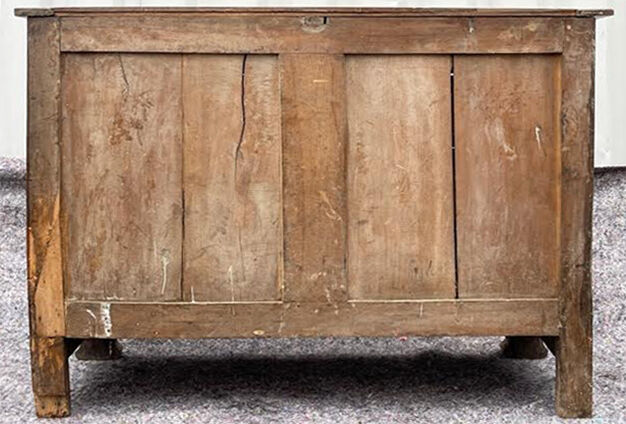 Walnut chest of drawers