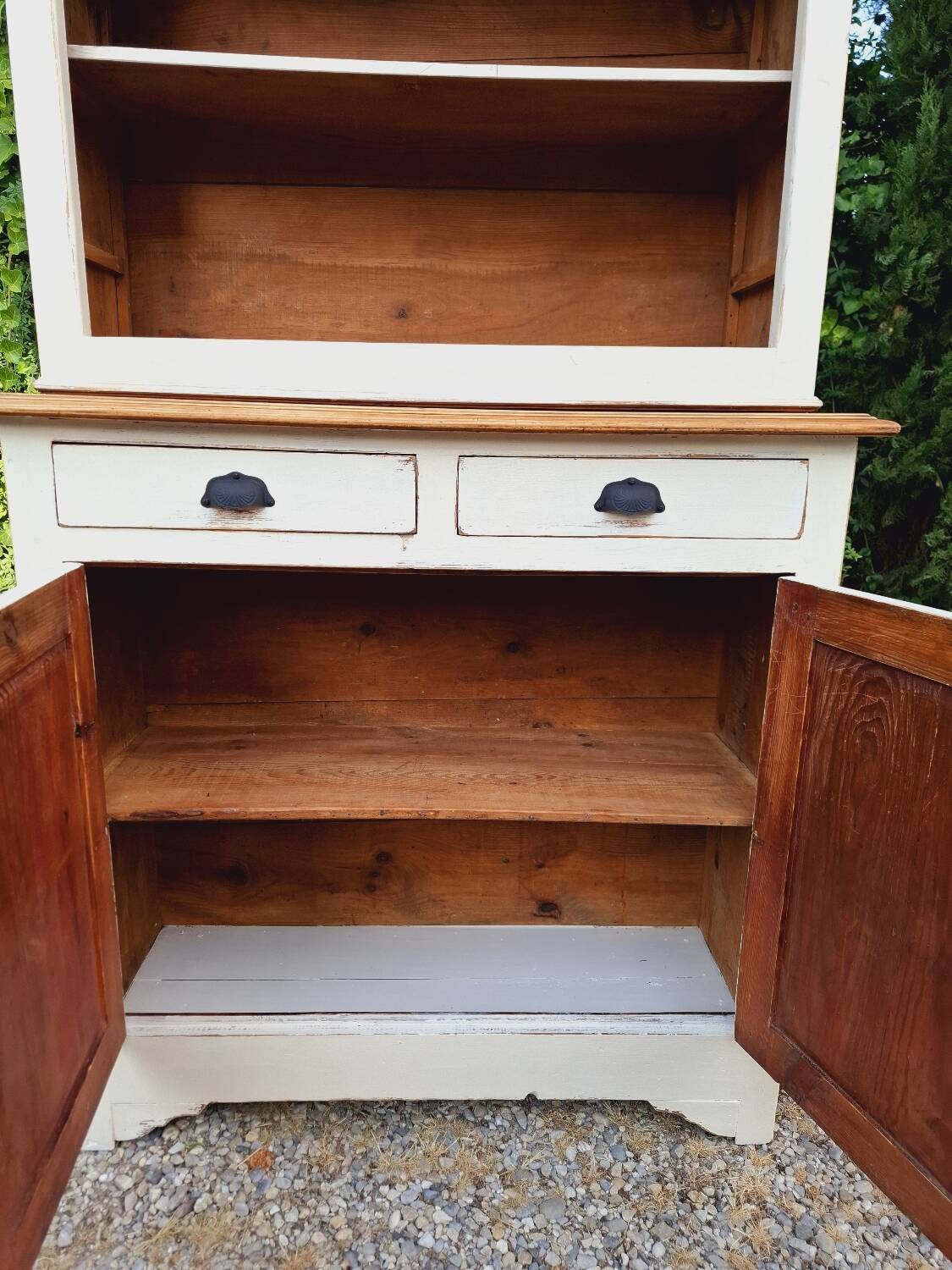 Two-piece buffet in solid fir