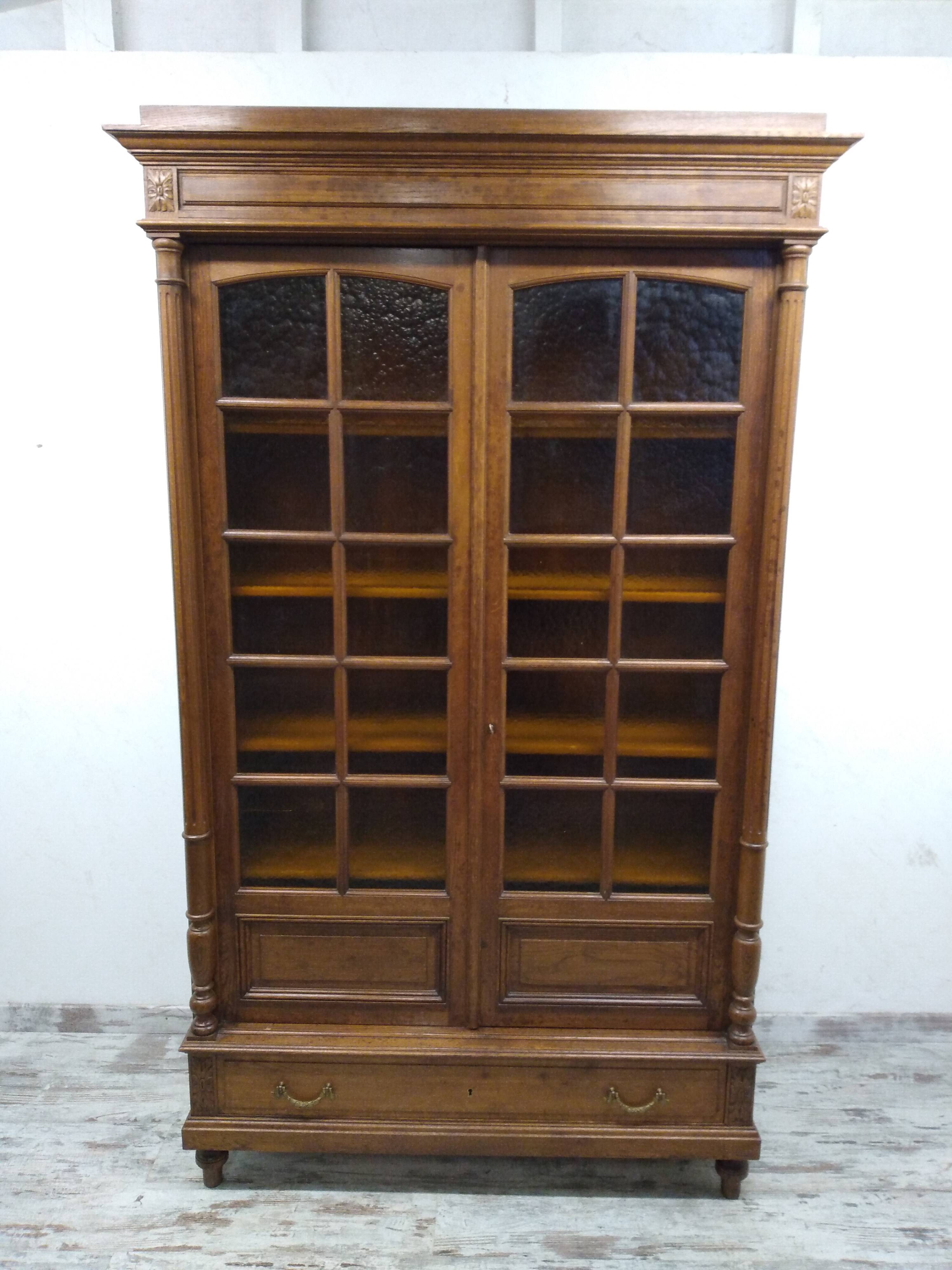 Bibliothèque vitrée ancienne