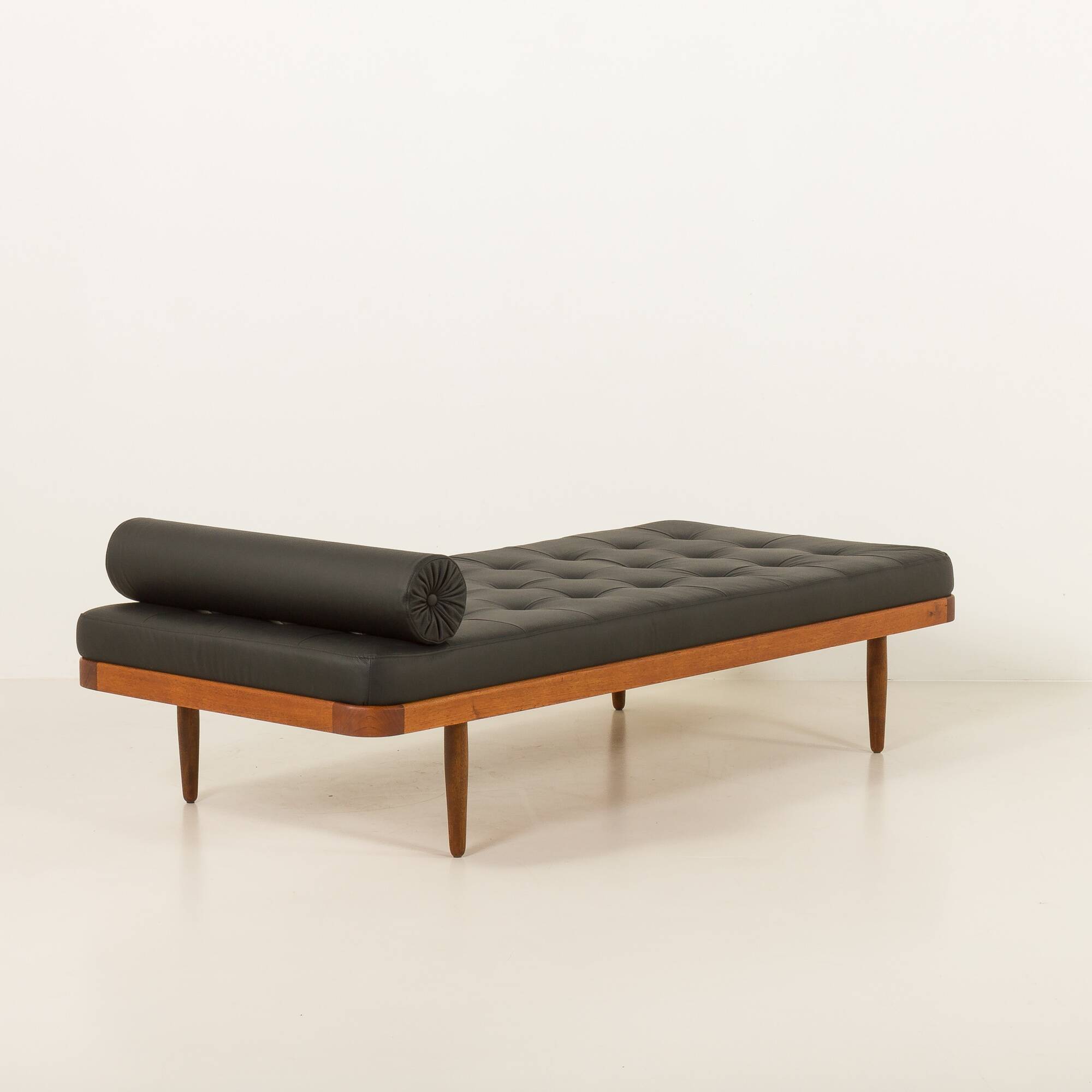 Danish vintage teak daybed in black leather | mid century modern | 1960s