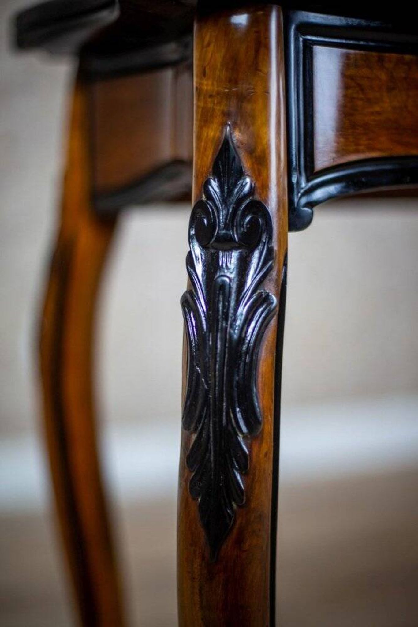 Table de jeu en noyer Louis Philippe antique, années 1890.