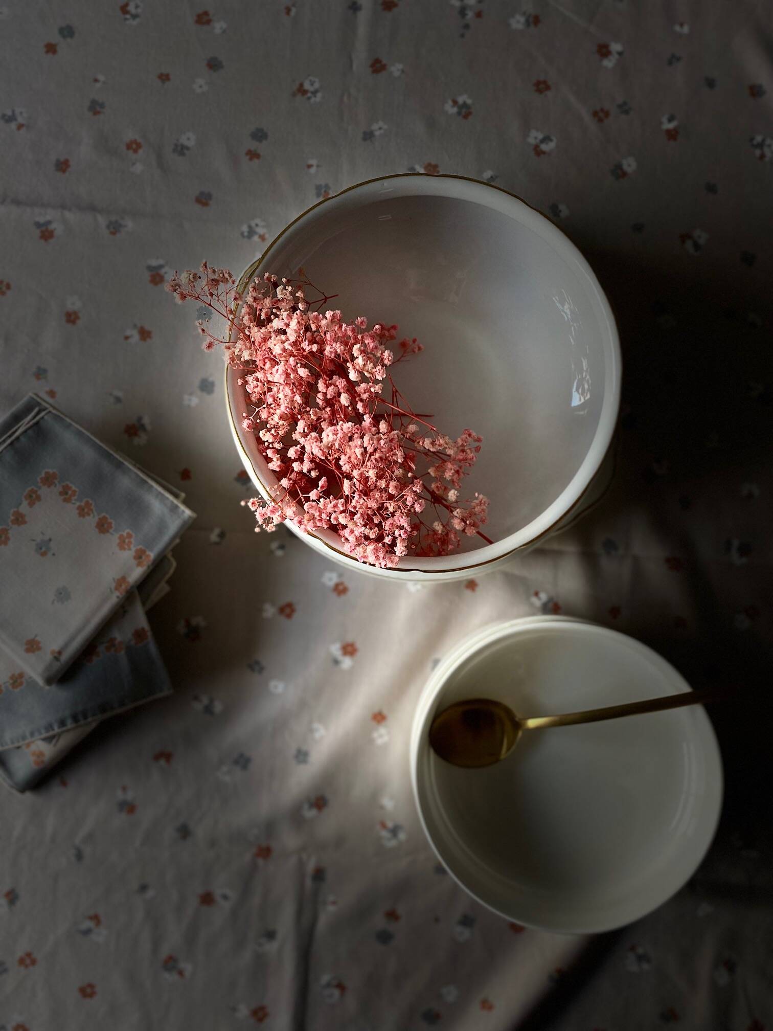 Vintage tablecloth and matching napkins