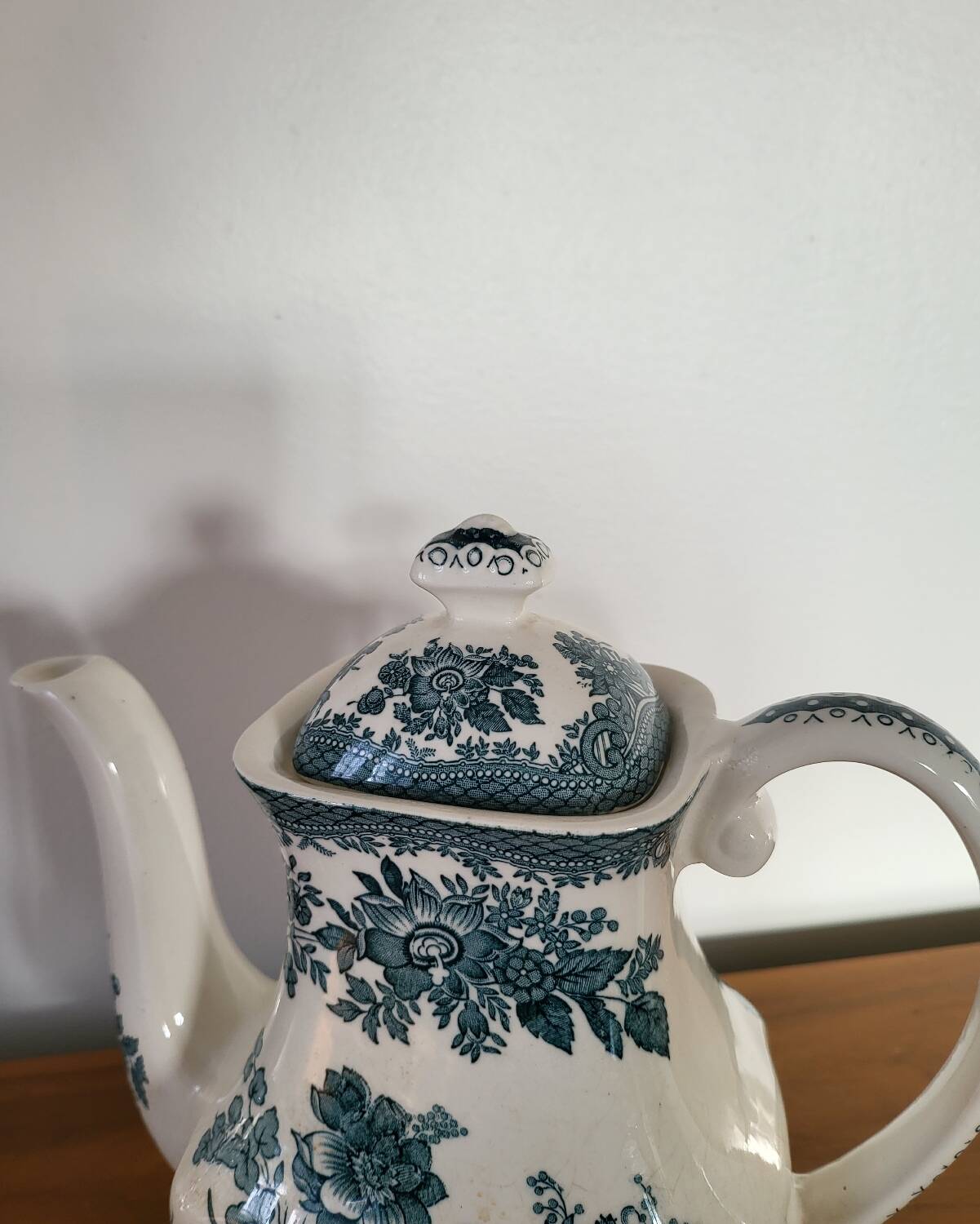 Verseuse théière en faïence anglaise enoch wedgwood tunstall