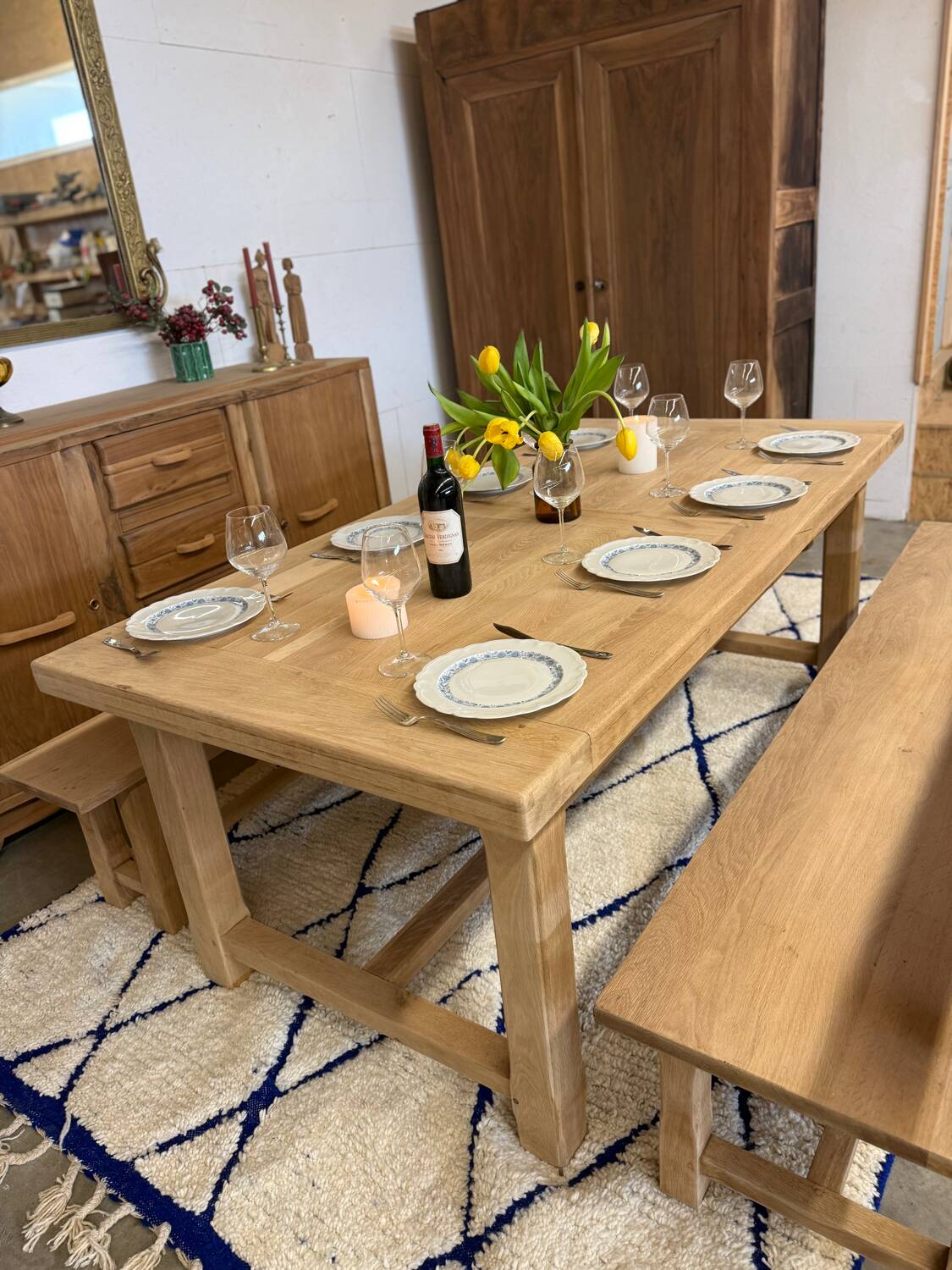 Solid oak extendable farmhouse table with 2 drawers.
