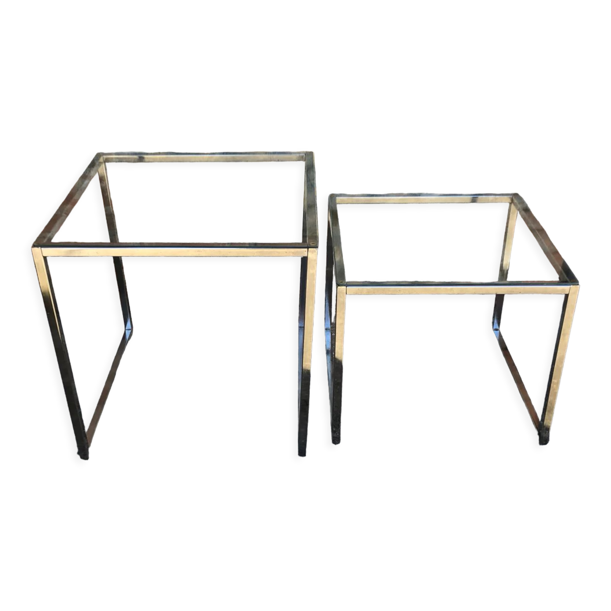 Glass nesting coffee tables