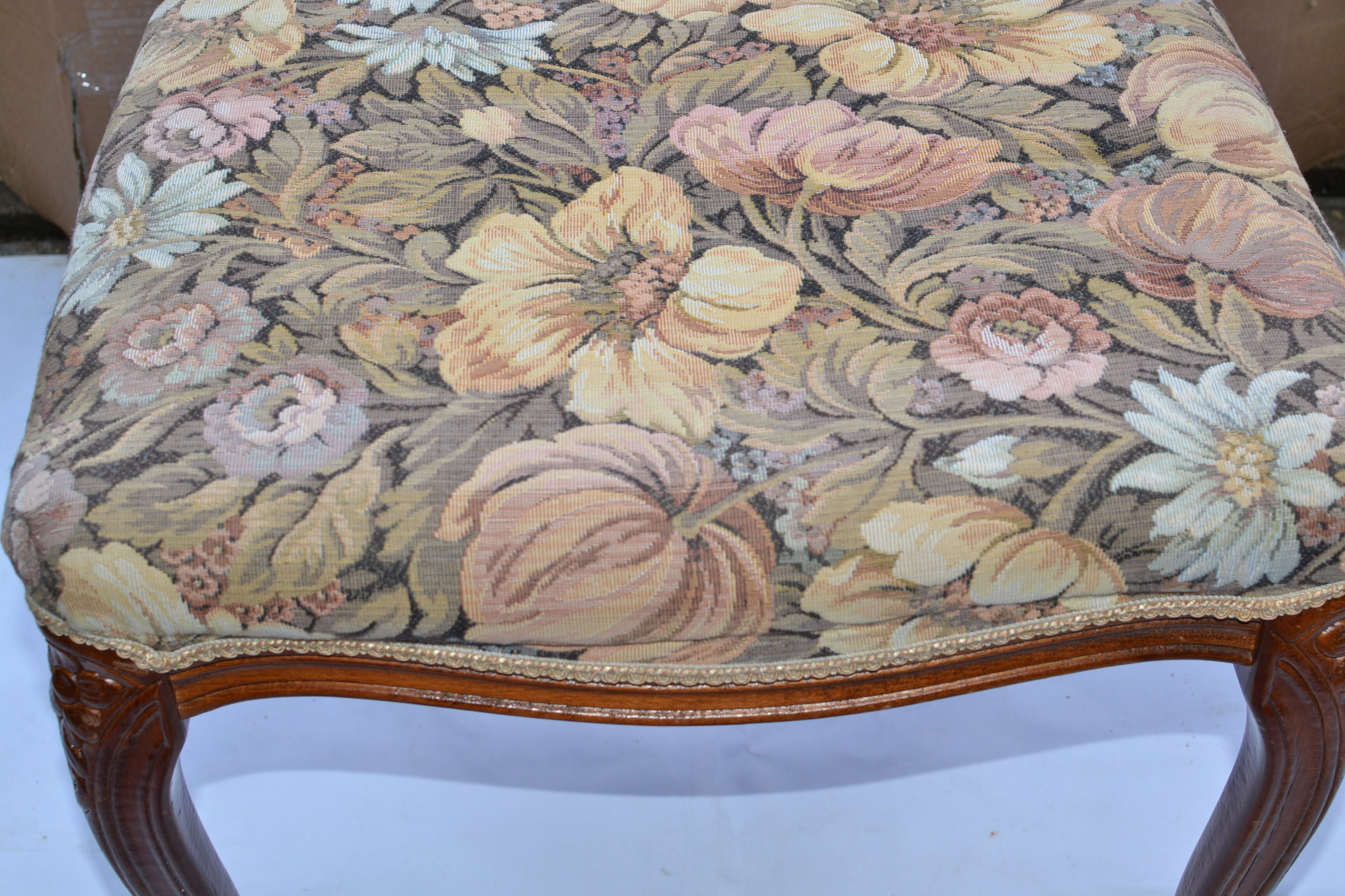 Louis XV style footrest