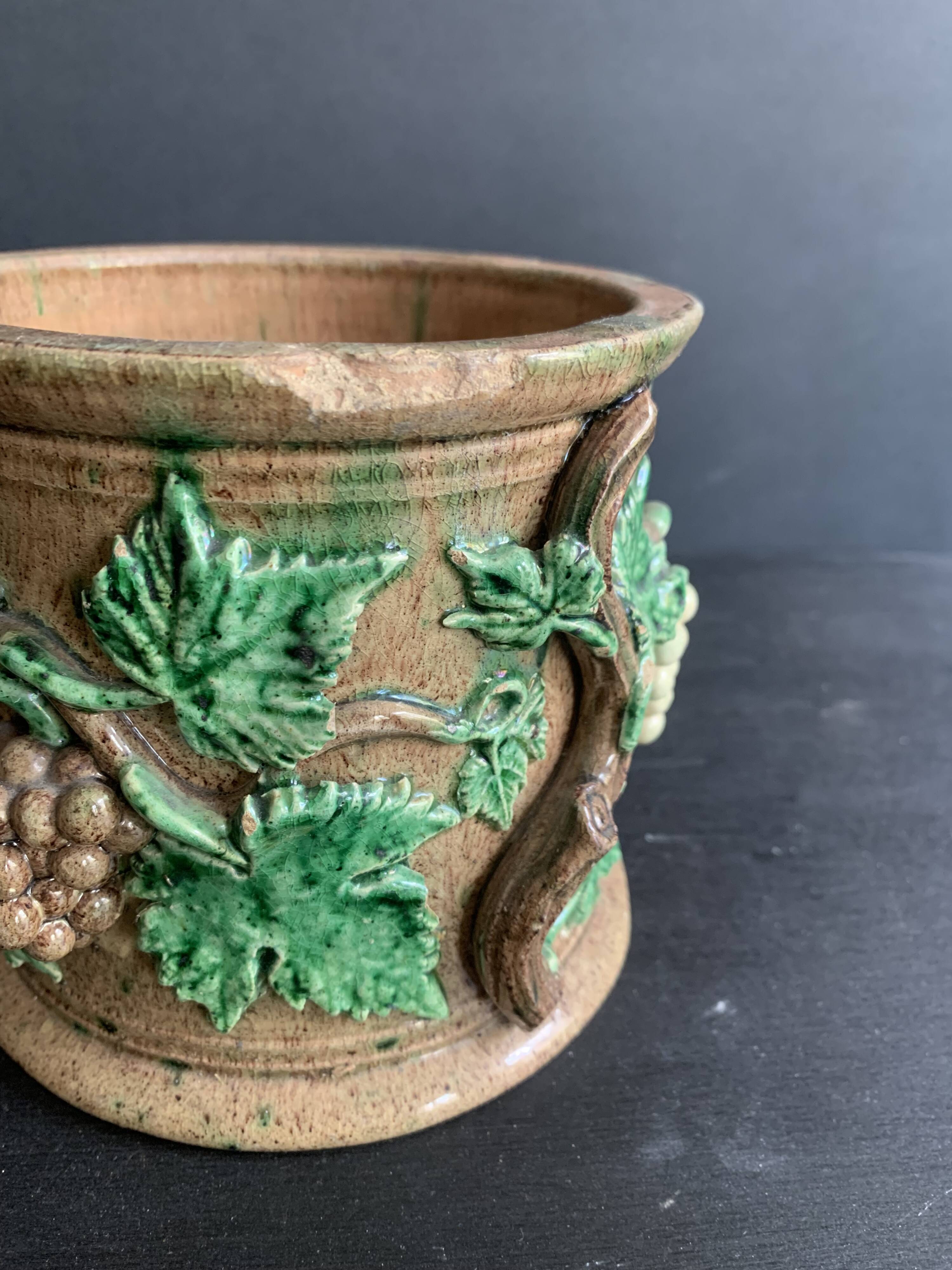 Large 19th century slip pot with vine decoration