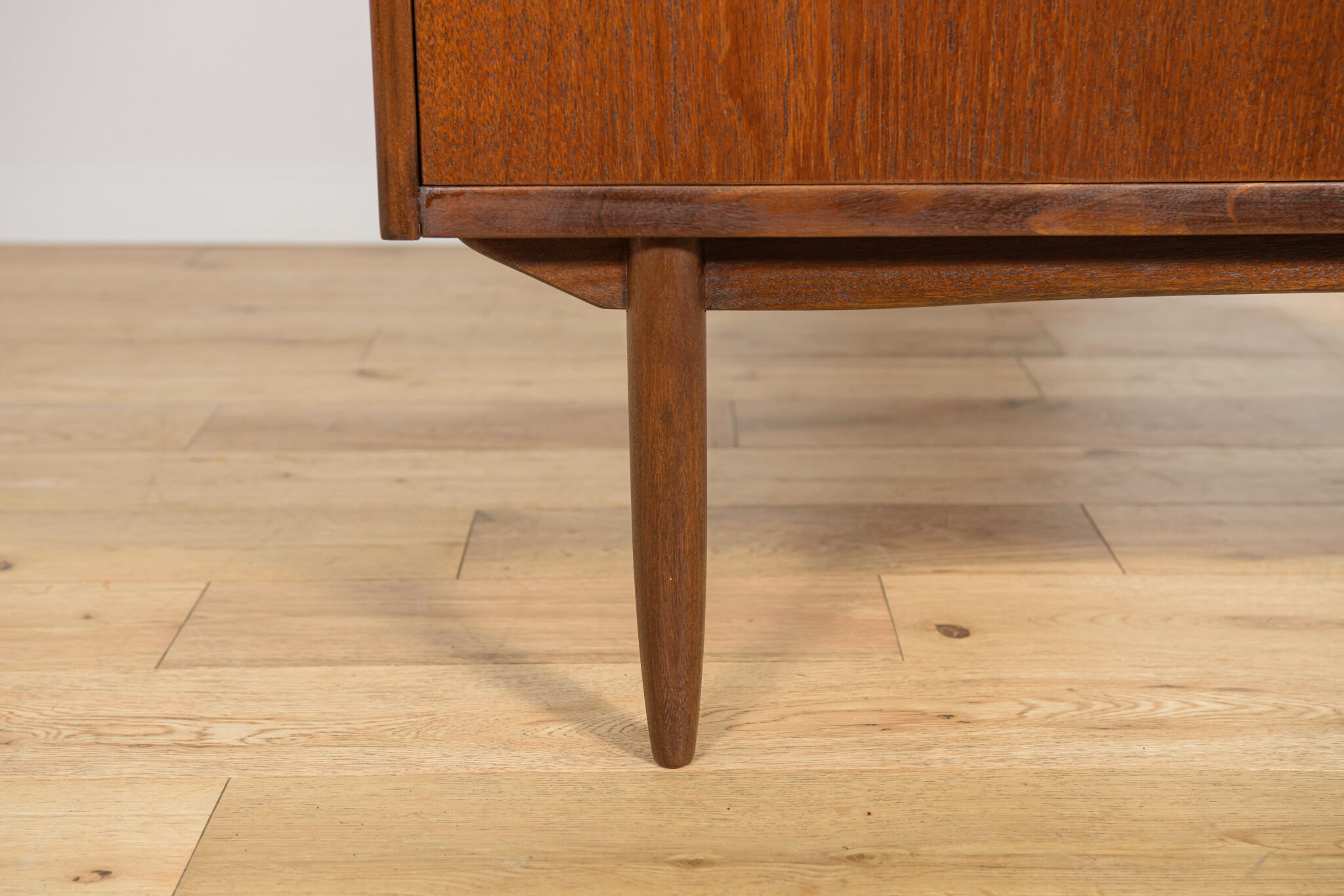 Mid-century teak shelf with pull-out top, Denmark, 1960s