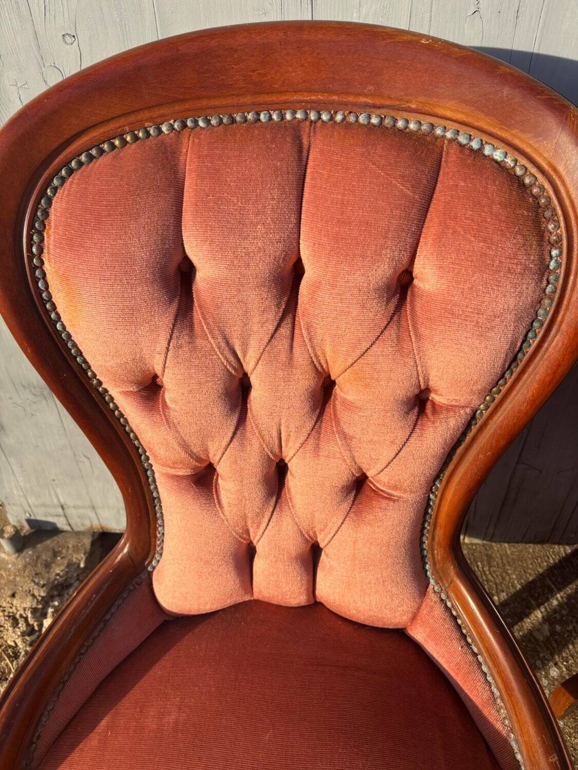 Paire de chauffeuses & pouf Louis-Philippe velours rose, XIXe