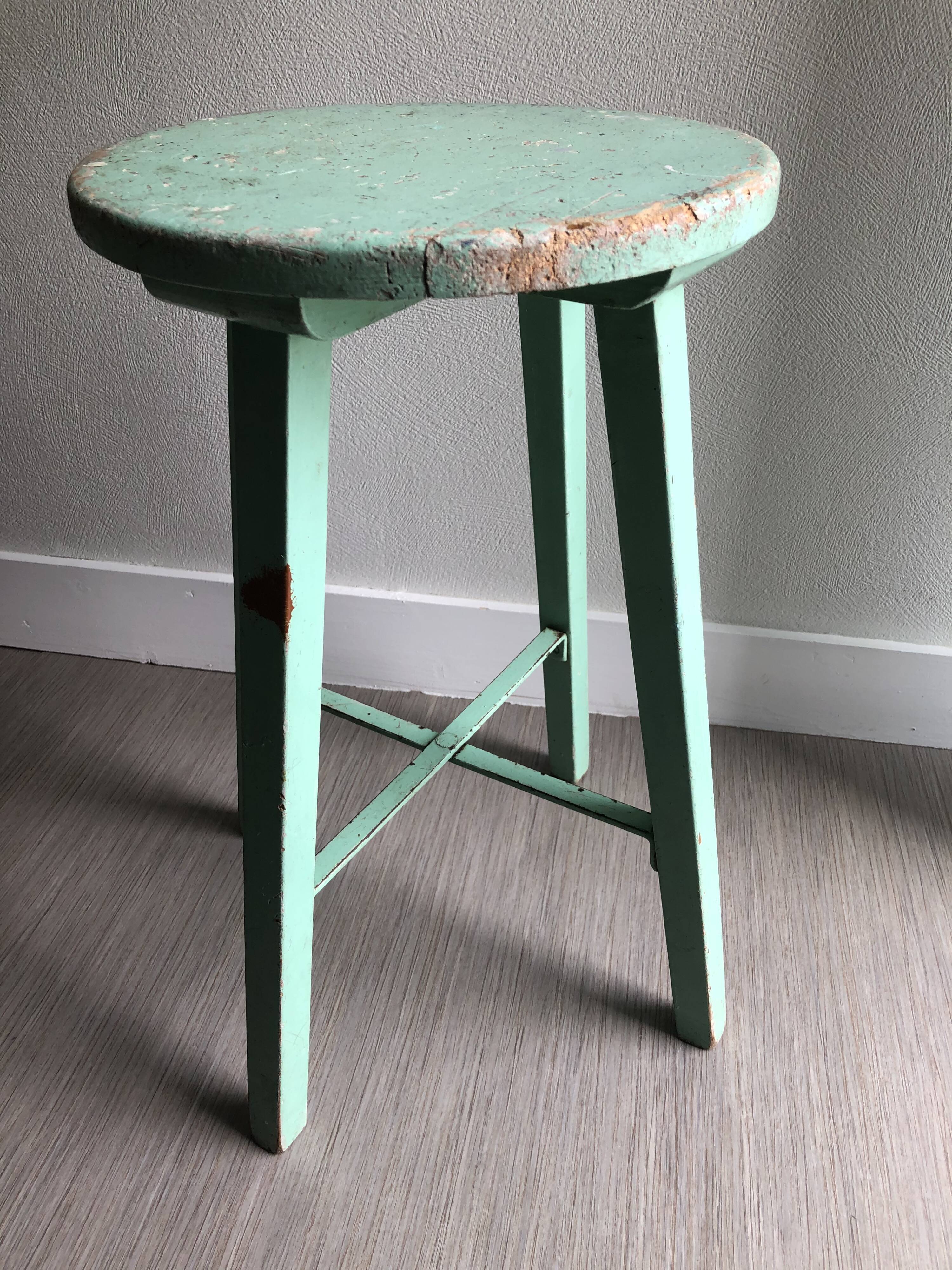 Tabouret d'atelier patiné