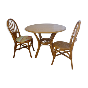 Salon en rotin table ronde et chaises