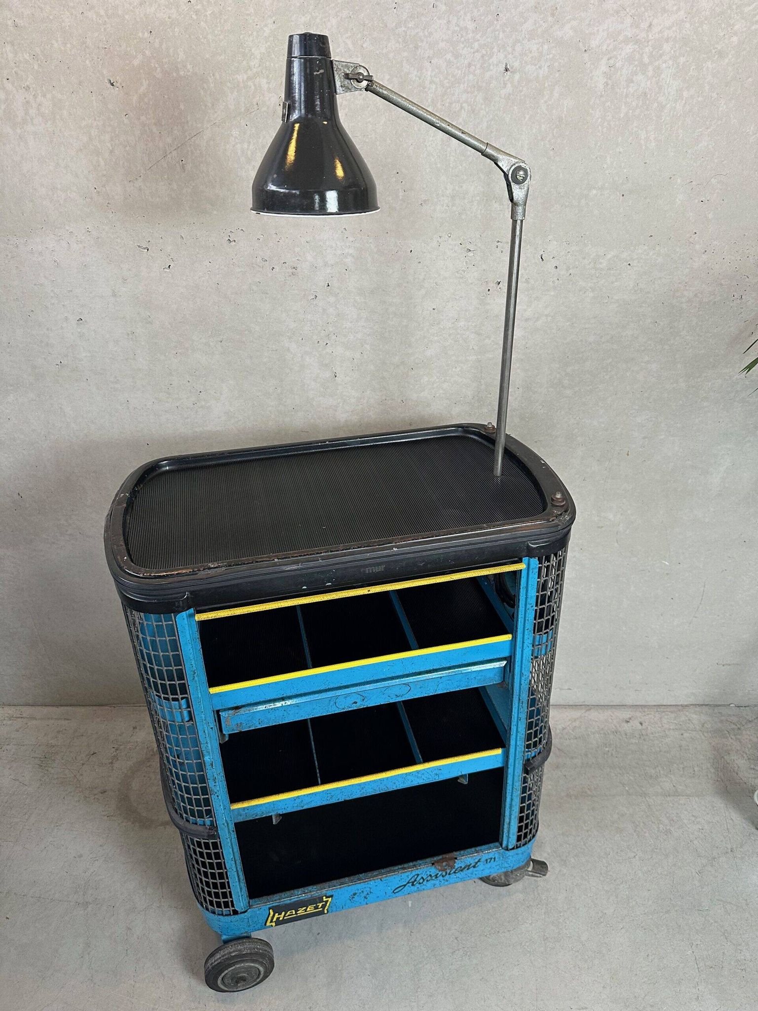 Trolley industriel vintage 'Hazet Assistent' + lampe Rademacher