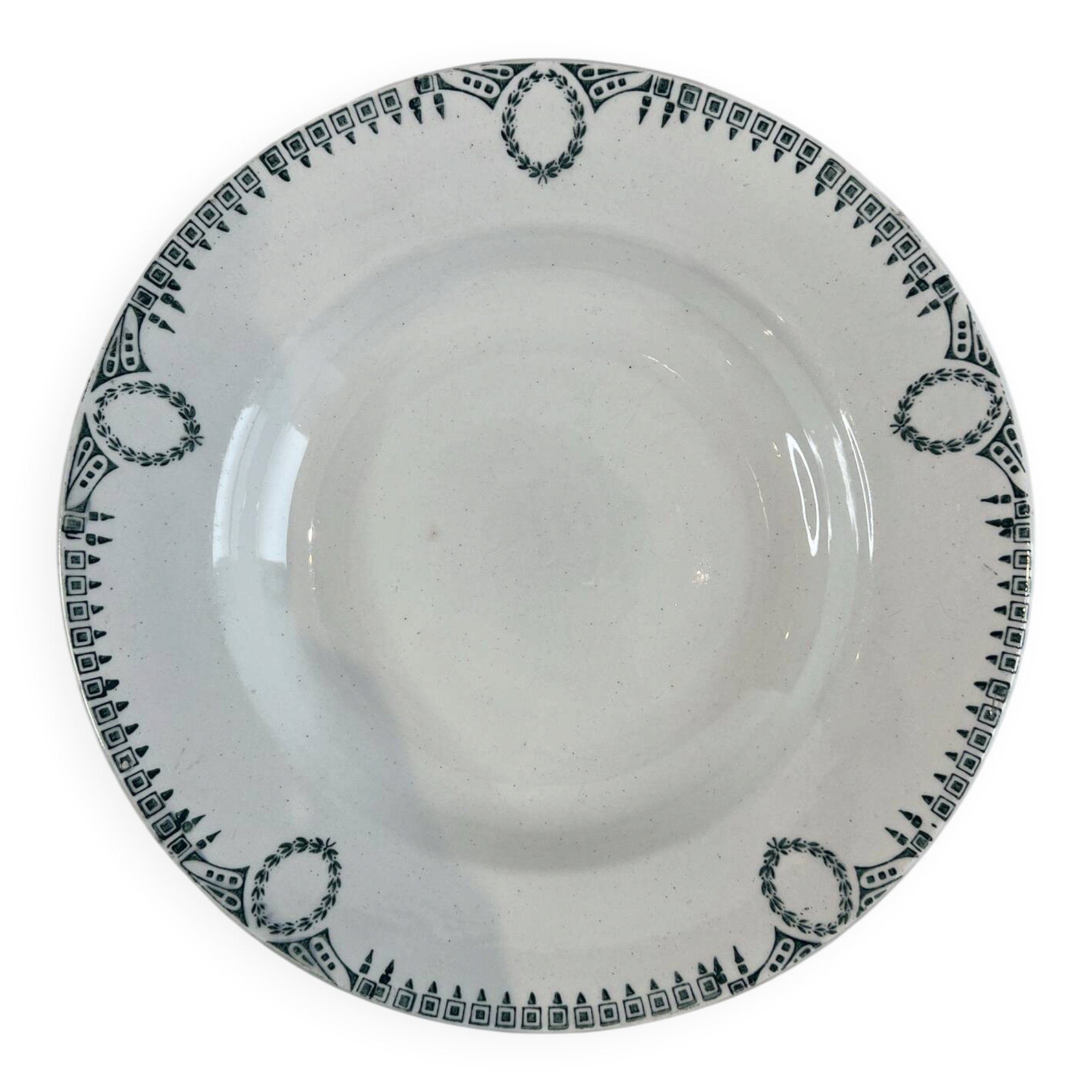 Assiette creuse en faïence décor frise verte Saint-Amand