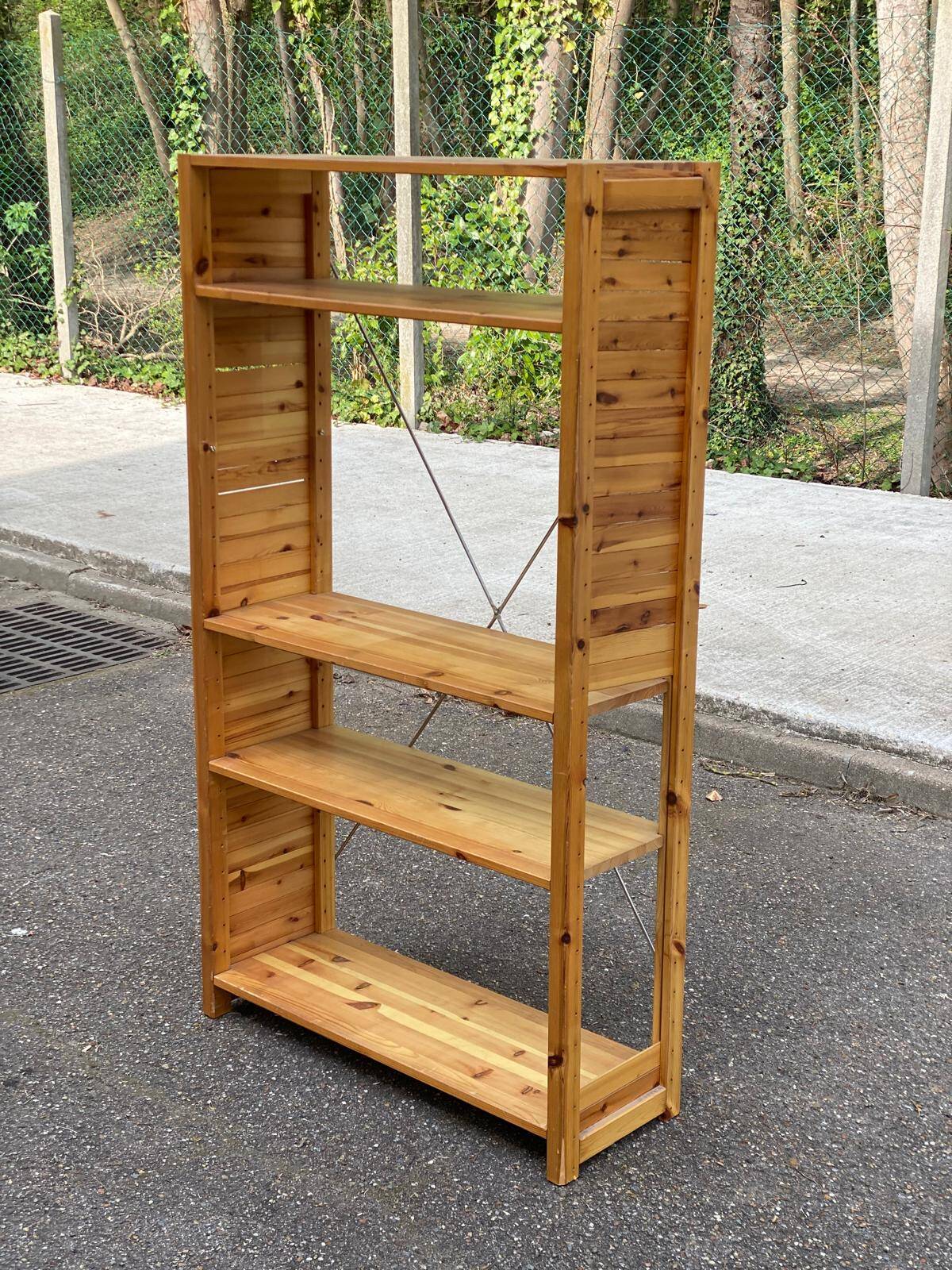 Scandinavian solid pine shelf with 5 levels.