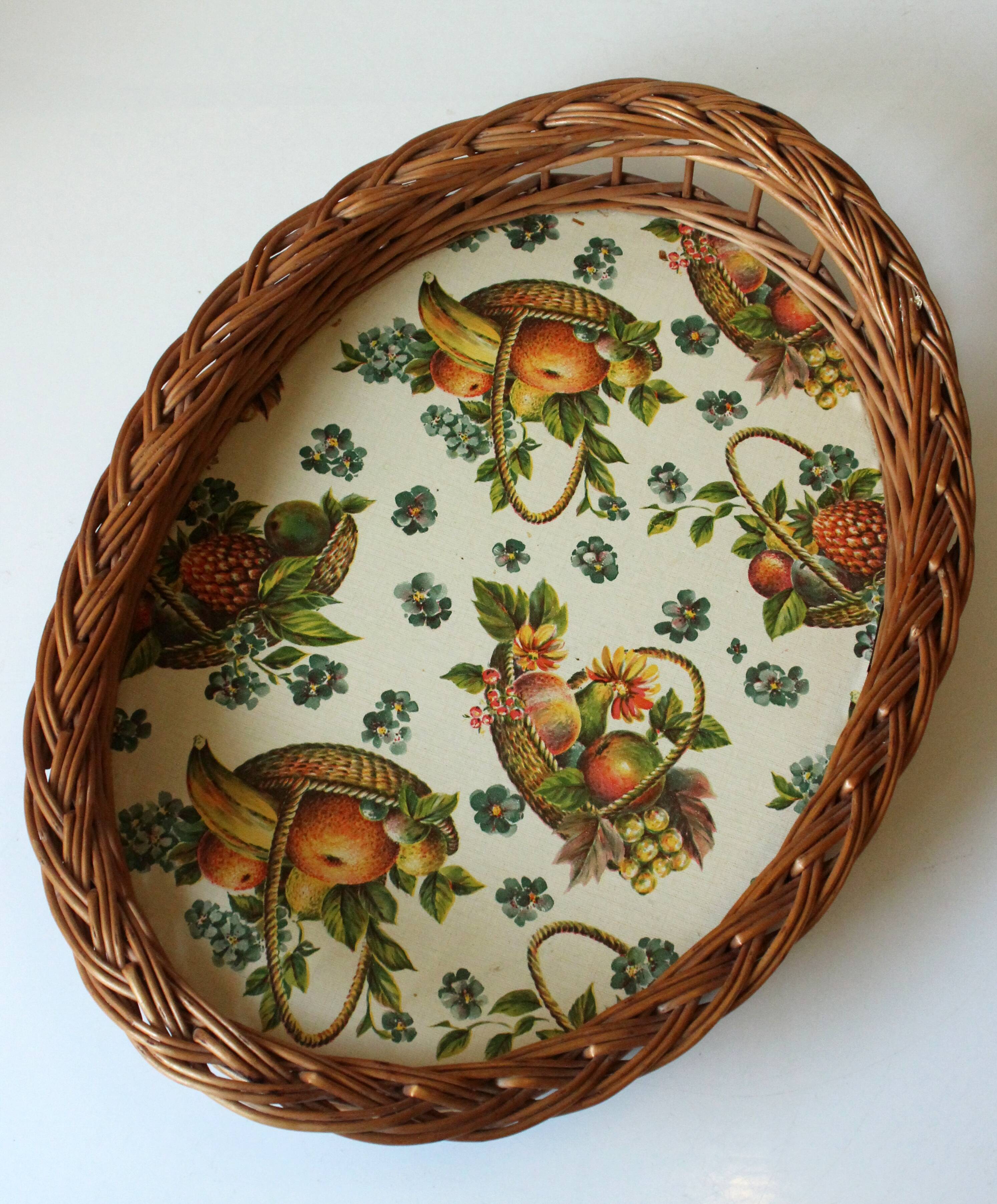 Large wicker and wood serving tray, vintage from the 1960s