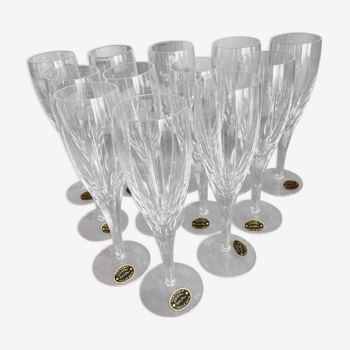 Hand-cut crystal champagne flutes