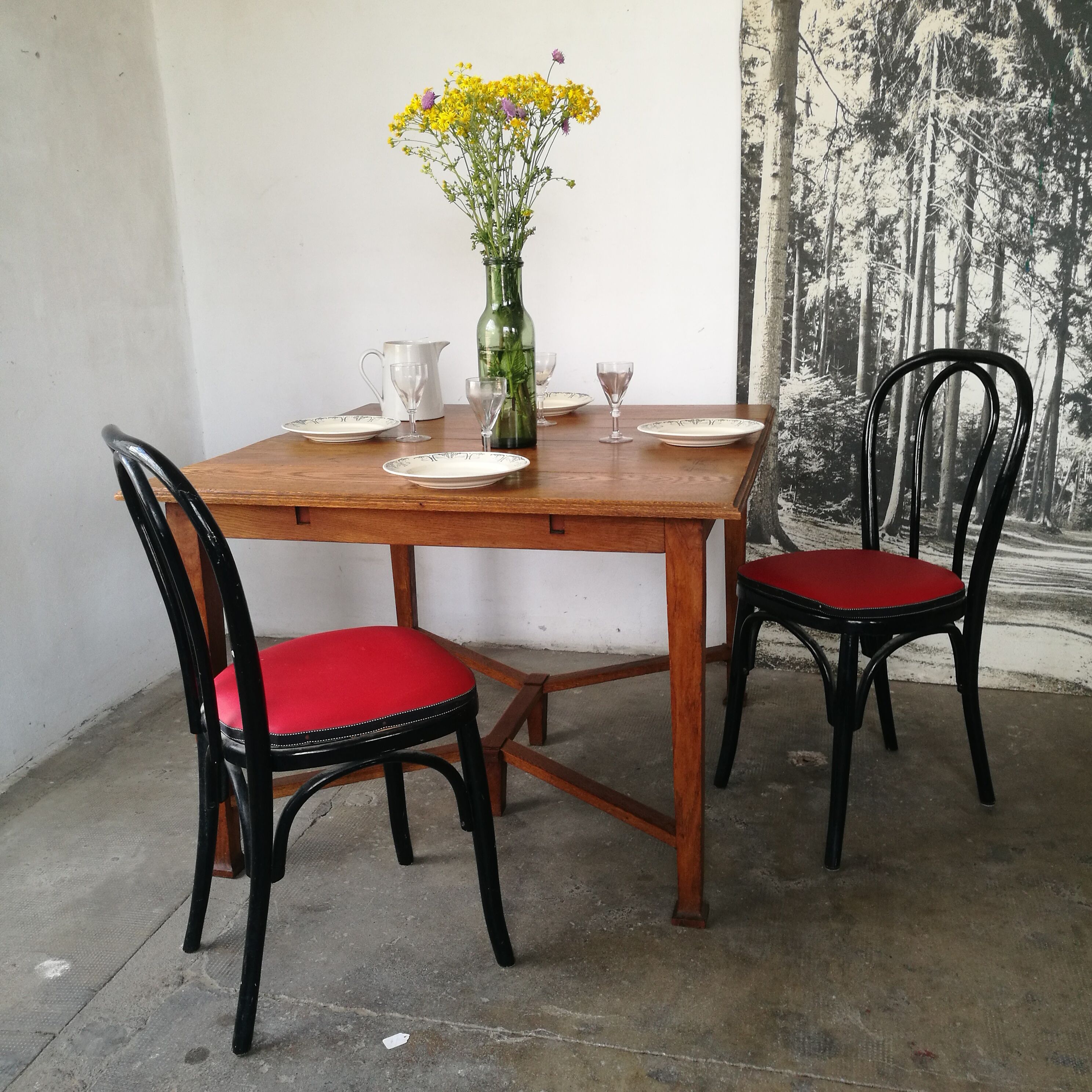 Table en  chêne doré, art nouveau