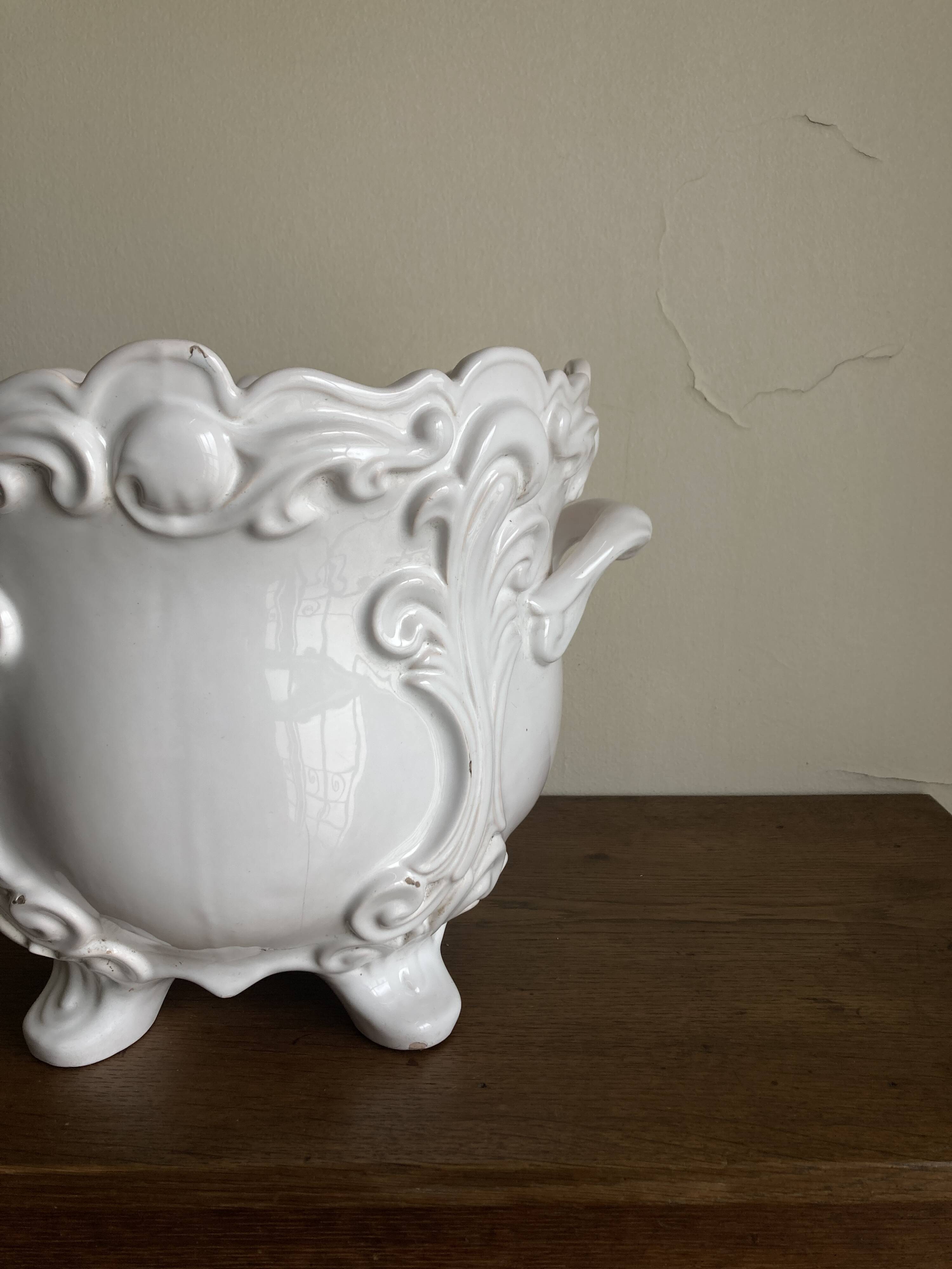 Moustiers Lallier white earthenware floor planter D30cm