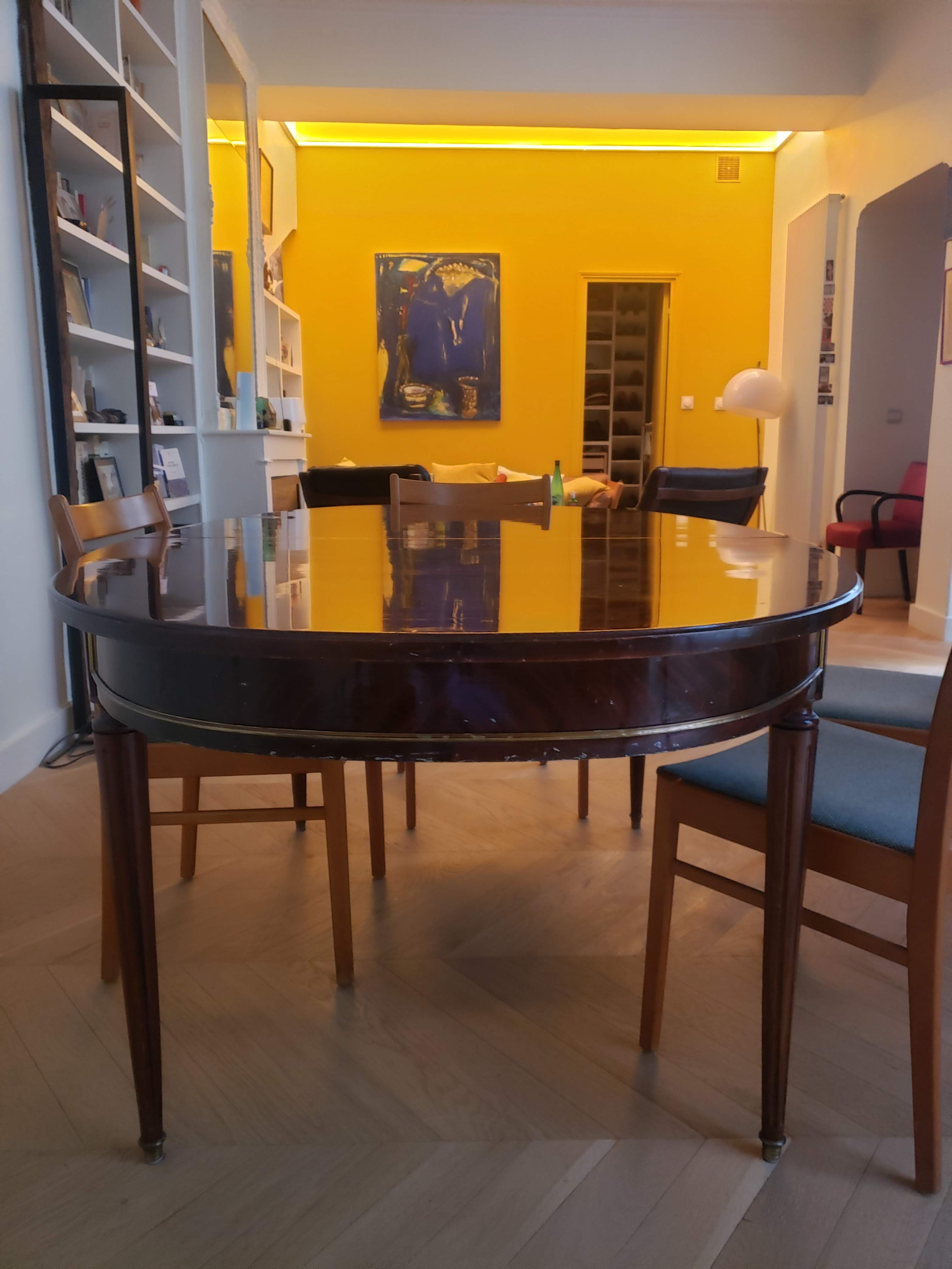 Louis XVI oval table in mahogany, 2 extensions