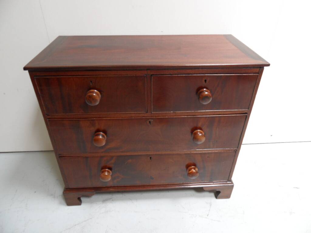 Commode en acajou antique