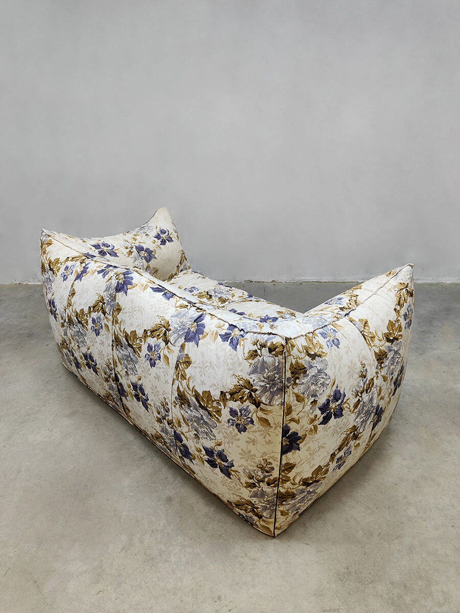 Vintage 'Le Bambole' sofa Mario Bellini B&B Italia 'Flowers'
