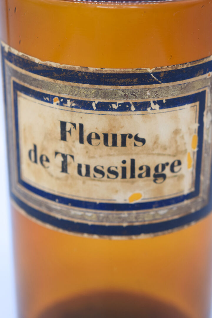 Pharmacy/apothecary old amber glass pot