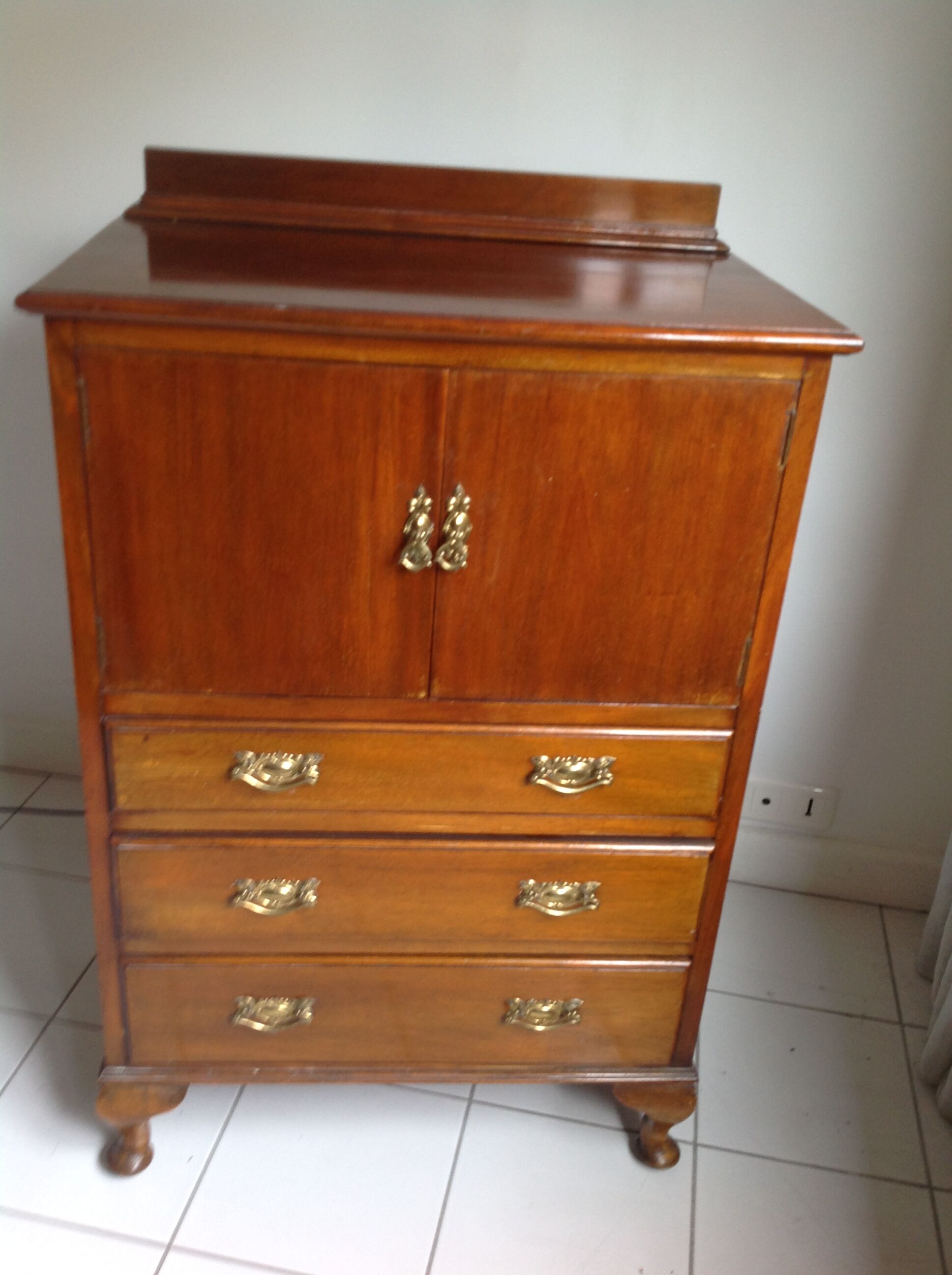19th-century English side table, varnished mahogany