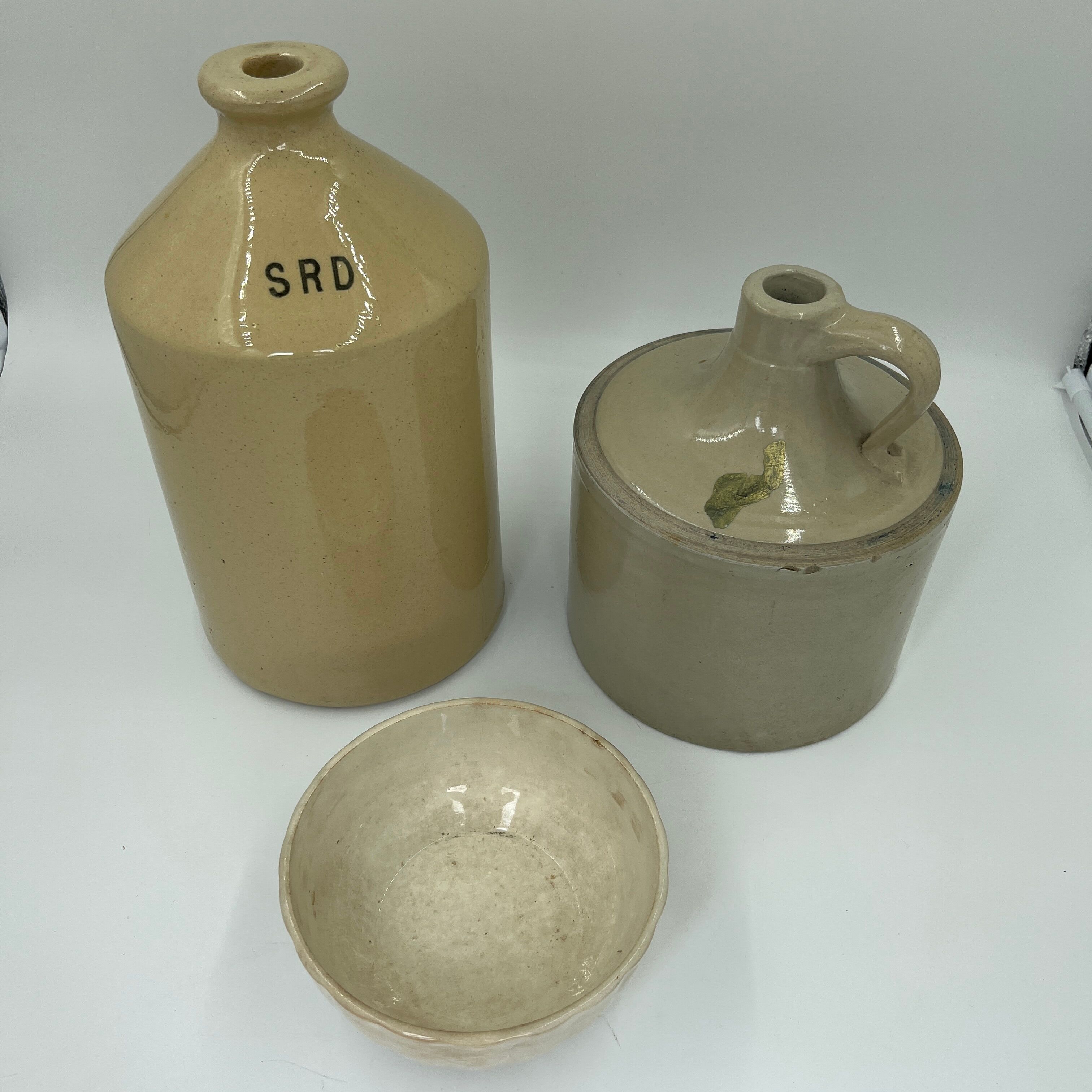 Set of 3 beige ceramics