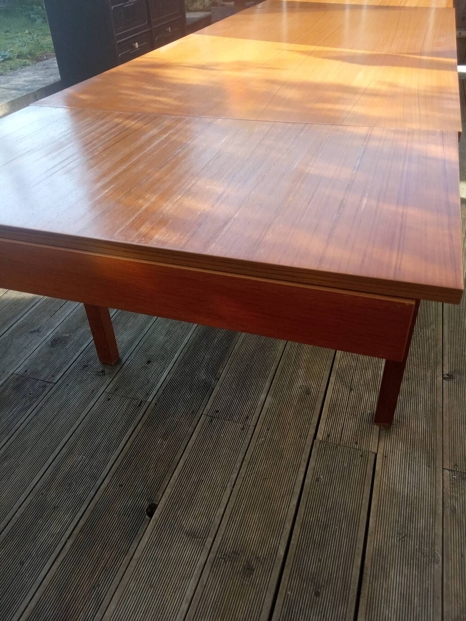 Table with two extension cords 50/60