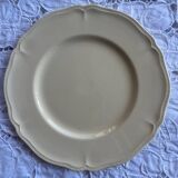 Ivory flat plates from Faïencerie de Longchamp