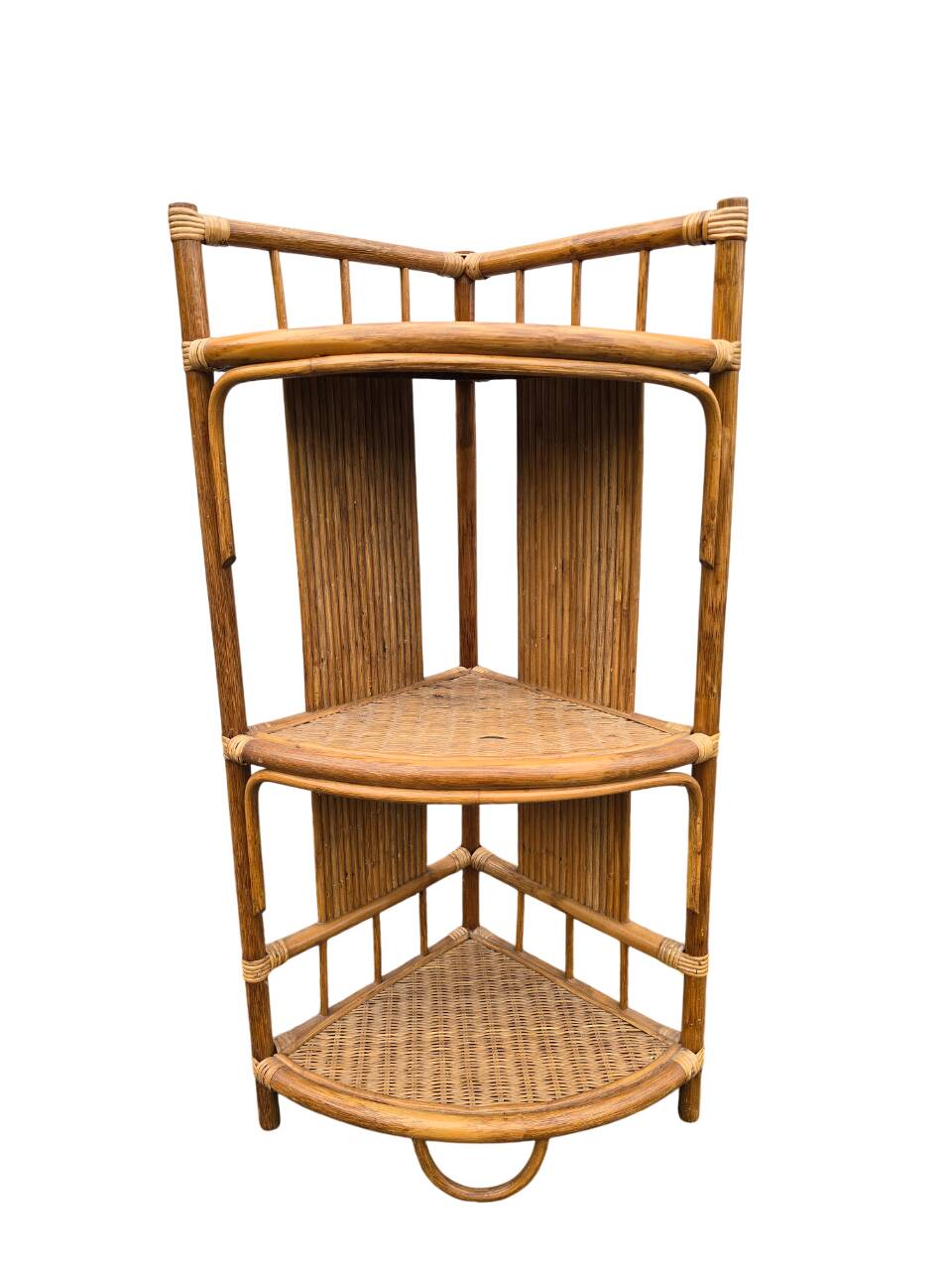 Etagère d'angle en rotin