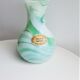 Vase en verre vert pastel