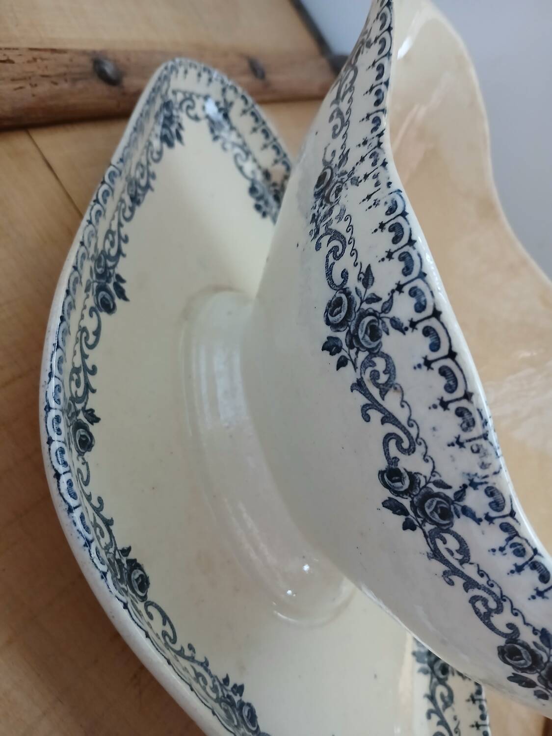 Old Terre de fer sauce boat